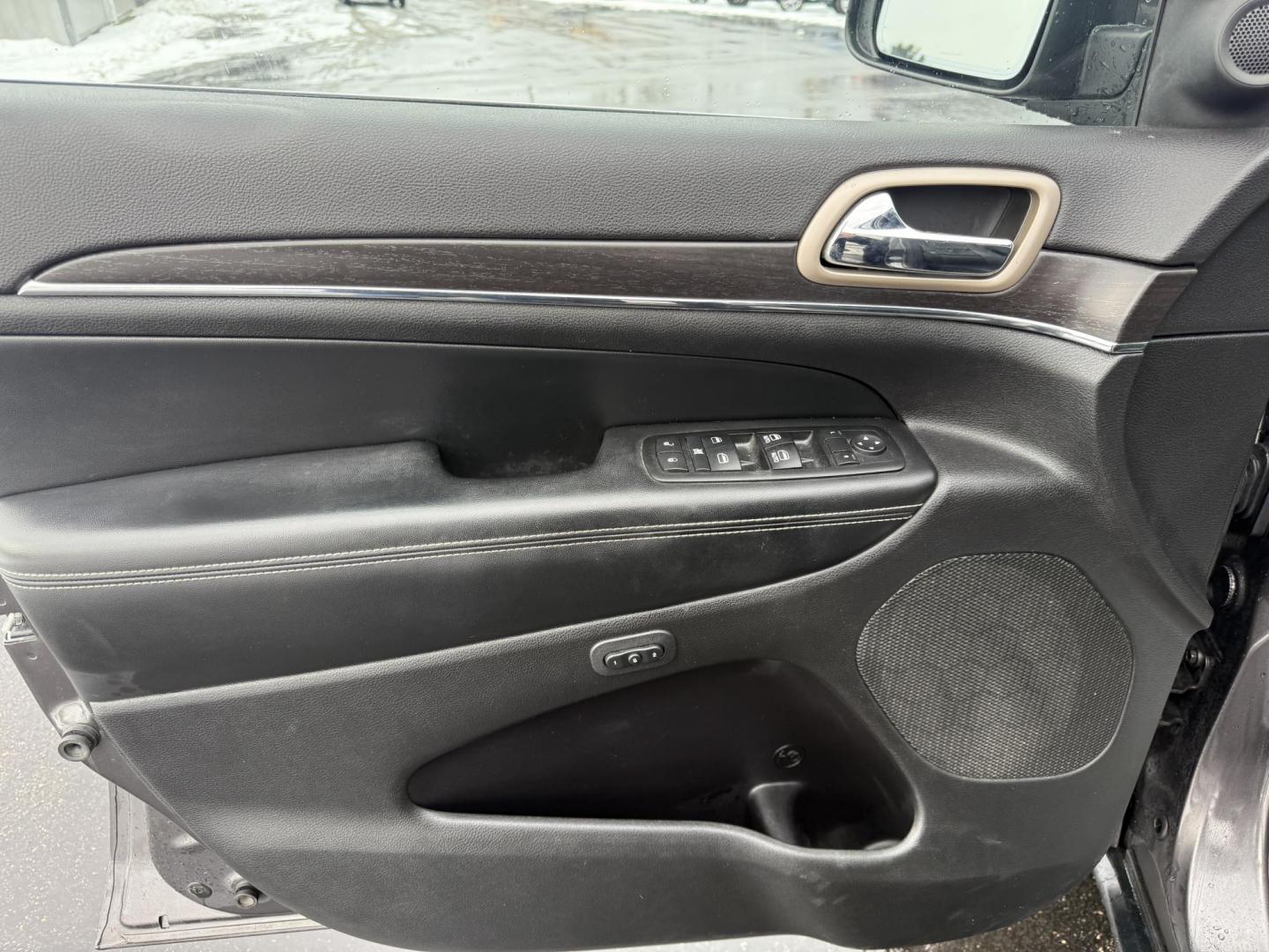 2014 Gray /Black Jeep Grand Cherokee Limited 4WD (1C4RJFBG0EC) with an 3.6L V6 DOHC 24V FFV engine, Automatic transmission, located at 11115 Chardon Rd. , Chardon, OH, 44024, (440) 214-9705, 41.580246, -81.241943 - Photo#16