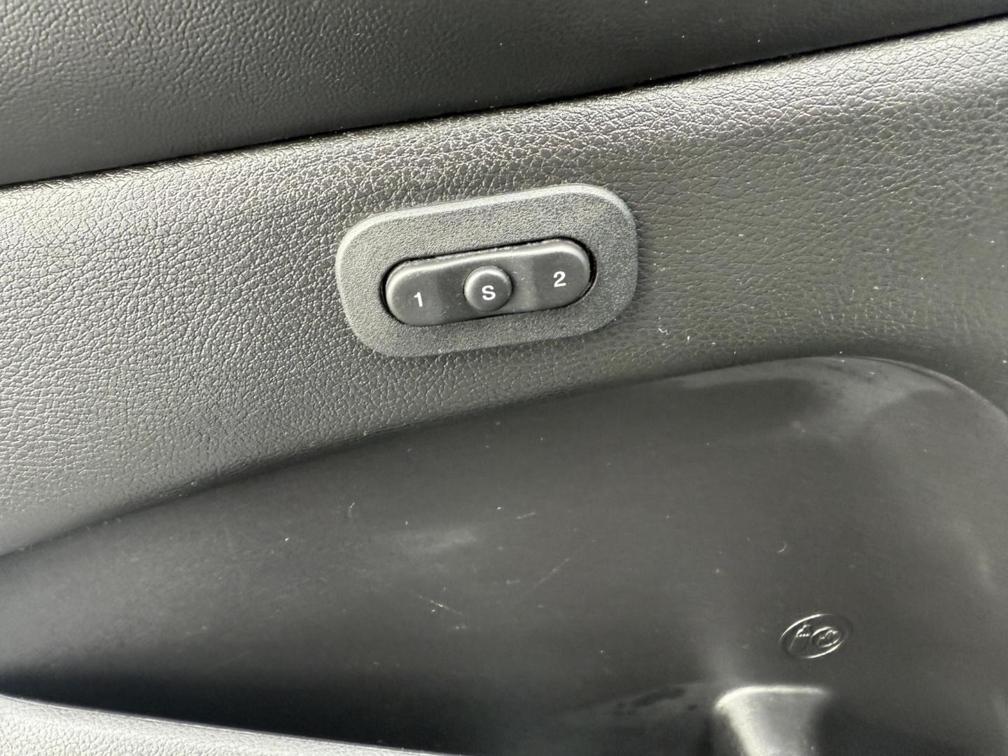 2014 Gray /Black Jeep Grand Cherokee Limited 4WD (1C4RJFBG0EC) with an 3.6L V6 DOHC 24V FFV engine, Automatic transmission, located at 11115 Chardon Rd. , Chardon, OH, 44024, (440) 214-9705, 41.580246, -81.241943 - Photo#18