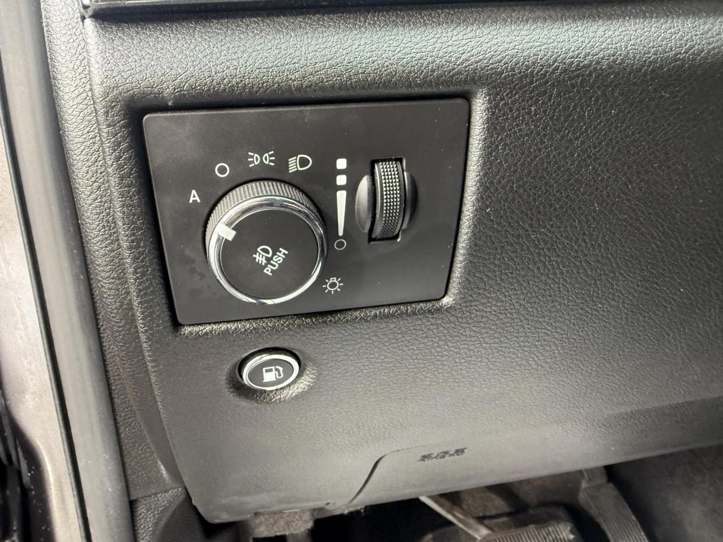 2014 Gray /Black Jeep Grand Cherokee Limited 4WD (1C4RJFBG0EC) with an 3.6L V6 DOHC 24V FFV engine, Automatic transmission, located at 11115 Chardon Rd. , Chardon, OH, 44024, (440) 214-9705, 41.580246, -81.241943 - Photo#22