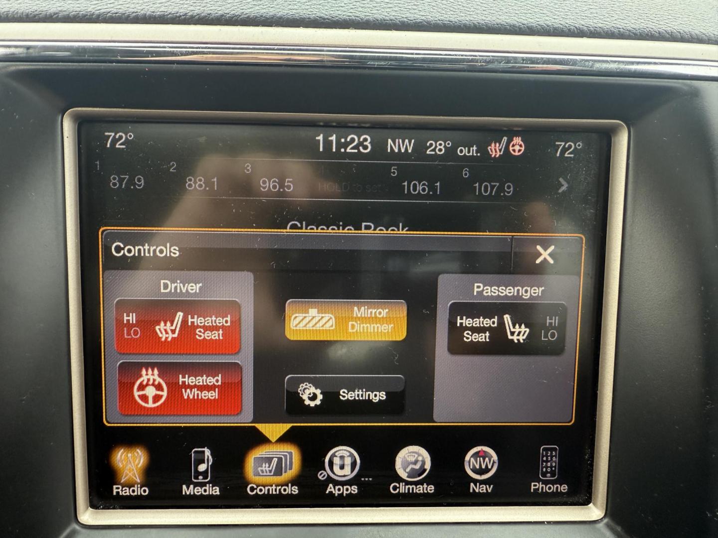 2014 Gray /Black Jeep Grand Cherokee Limited 4WD (1C4RJFBG0EC) with an 3.6L V6 DOHC 24V FFV engine, Automatic transmission, located at 11115 Chardon Rd. , Chardon, OH, 44024, (440) 214-9705, 41.580246, -81.241943 - Photo#28