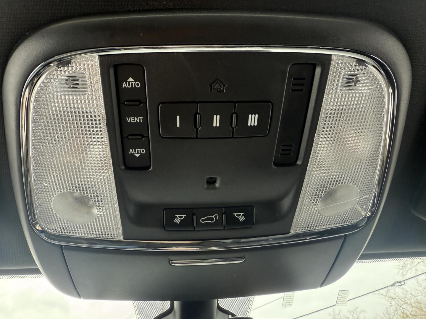 2014 Gray /Black Jeep Grand Cherokee Limited 4WD (1C4RJFBG0EC) with an 3.6L V6 DOHC 24V FFV engine, Automatic transmission, located at 11115 Chardon Rd. , Chardon, OH, 44024, (440) 214-9705, 41.580246, -81.241943 - Photo#33