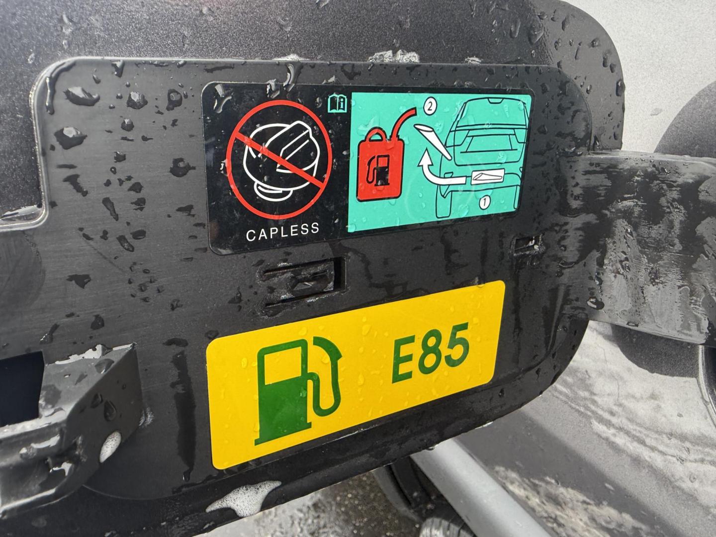 2014 Gray /Black Jeep Grand Cherokee Limited 4WD (1C4RJFBG0EC) with an 3.6L V6 DOHC 24V FFV engine, Automatic transmission, located at 11115 Chardon Rd. , Chardon, OH, 44024, (440) 214-9705, 41.580246, -81.241943 - Photo#37