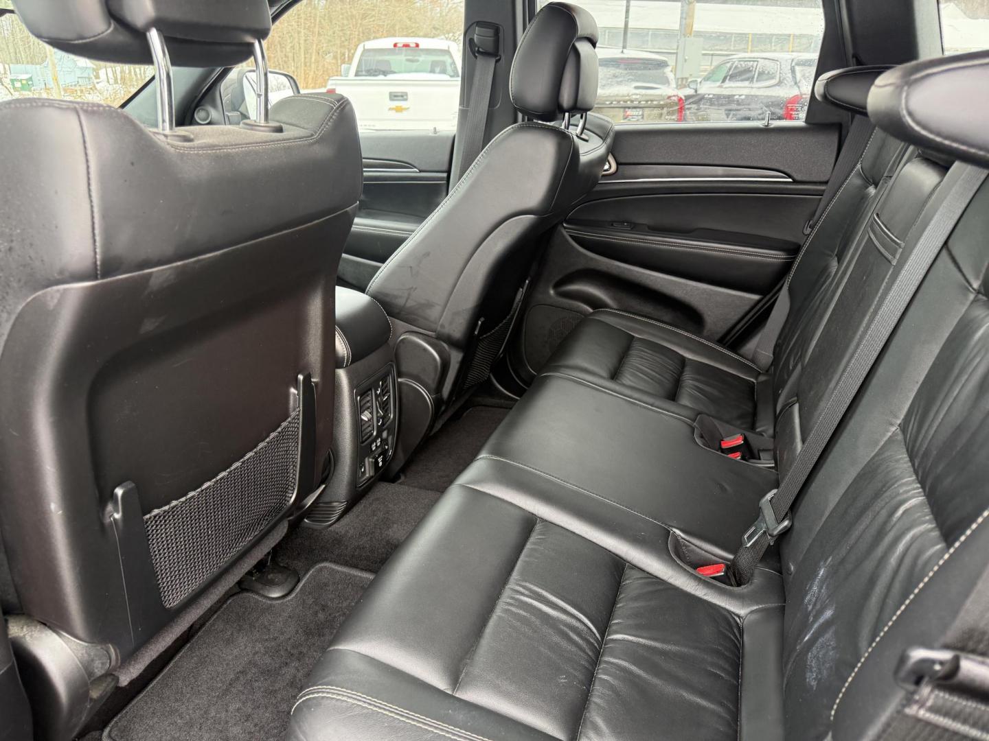 2014 Gray /Black Jeep Grand Cherokee Limited 4WD (1C4RJFBG0EC) with an 3.6L V6 DOHC 24V FFV engine, Automatic transmission, located at 11115 Chardon Rd. , Chardon, OH, 44024, (440) 214-9705, 41.580246, -81.241943 - Photo#38