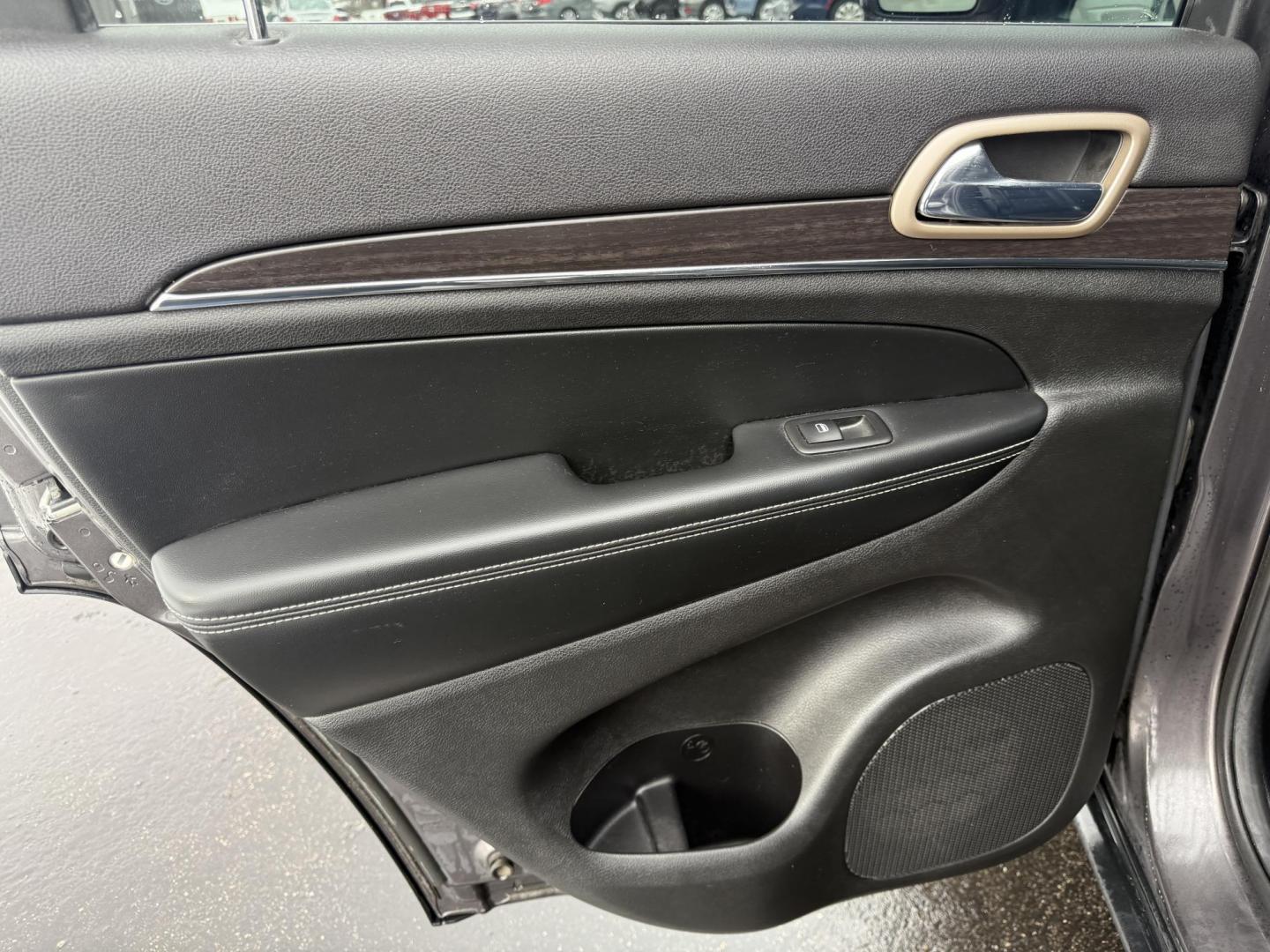 2014 Gray /Black Jeep Grand Cherokee Limited 4WD (1C4RJFBG0EC) with an 3.6L V6 DOHC 24V FFV engine, Automatic transmission, located at 11115 Chardon Rd. , Chardon, OH, 44024, (440) 214-9705, 41.580246, -81.241943 - Photo#39