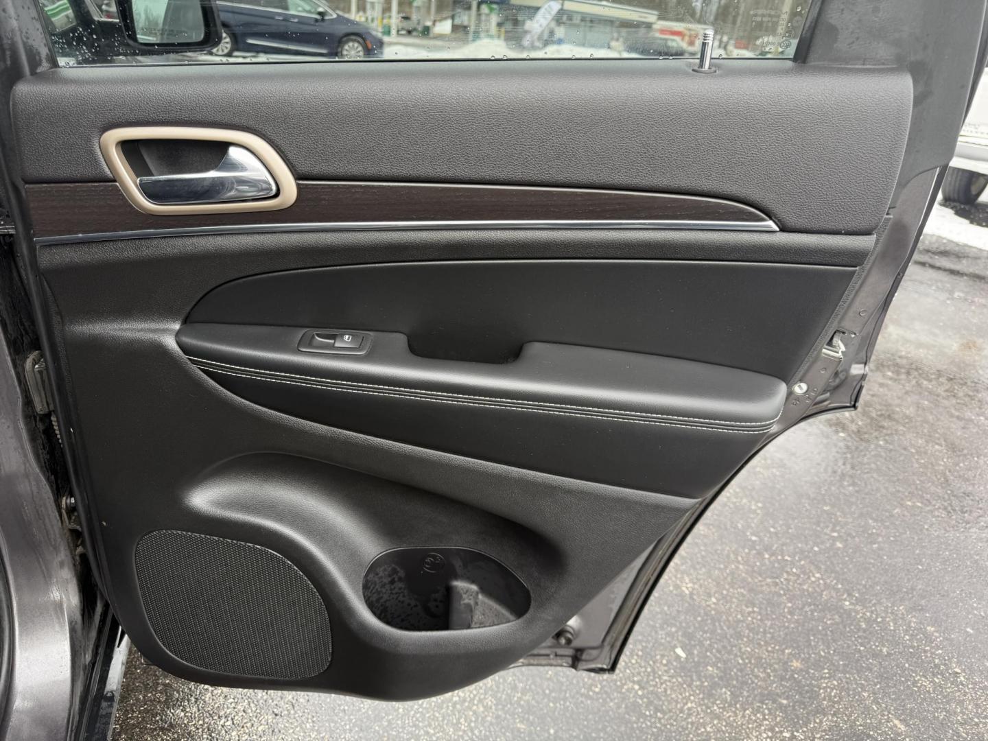 2014 Gray /Black Jeep Grand Cherokee Limited 4WD (1C4RJFBG0EC) with an 3.6L V6 DOHC 24V FFV engine, Automatic transmission, located at 11115 Chardon Rd. , Chardon, OH, 44024, (440) 214-9705, 41.580246, -81.241943 - Photo#46