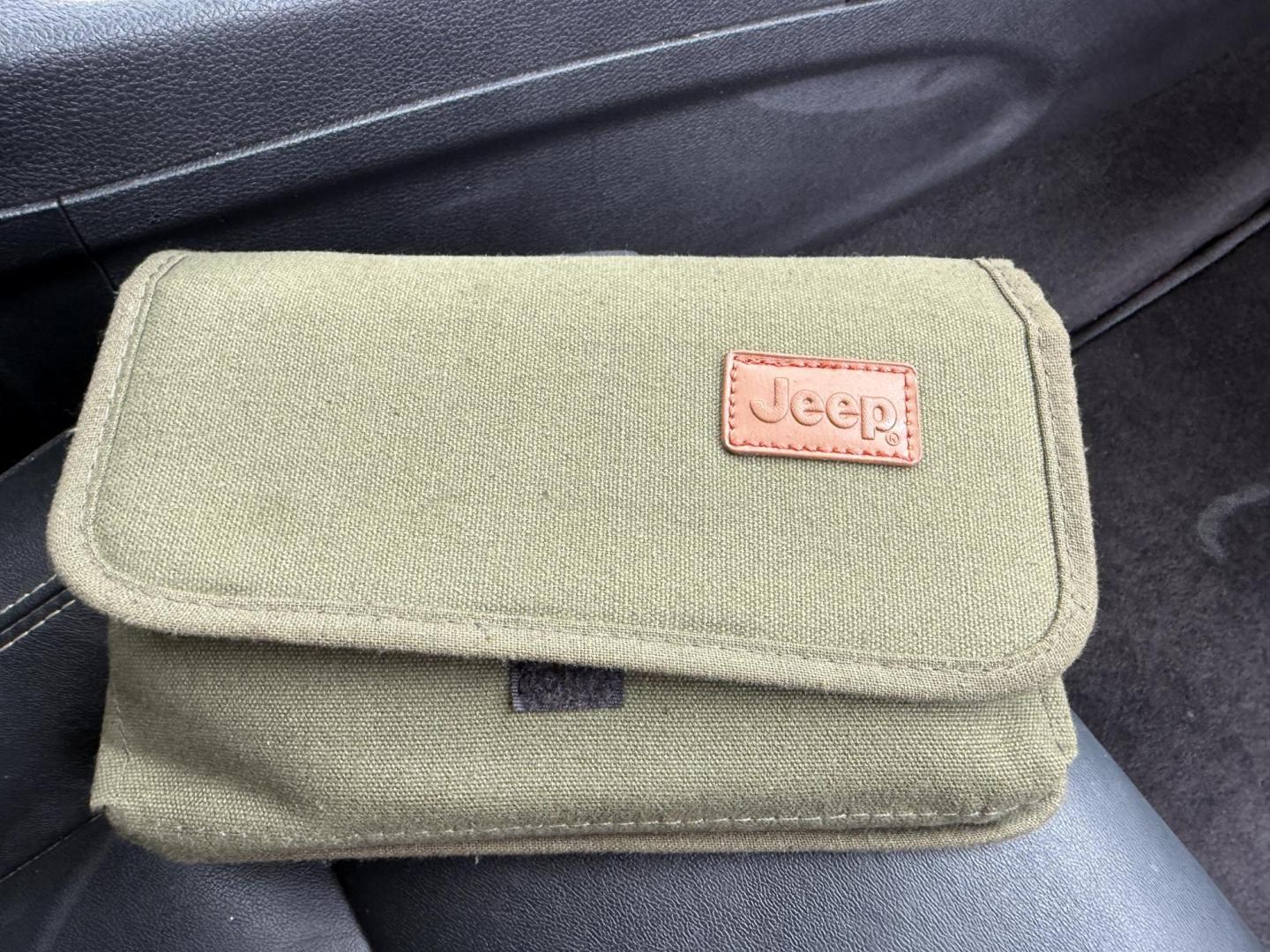 2014 Gray /Black Jeep Grand Cherokee Limited 4WD (1C4RJFBG0EC) with an 3.6L V6 DOHC 24V FFV engine, Automatic transmission, located at 11115 Chardon Rd. , Chardon, OH, 44024, (440) 214-9705, 41.580246, -81.241943 - Photo#48