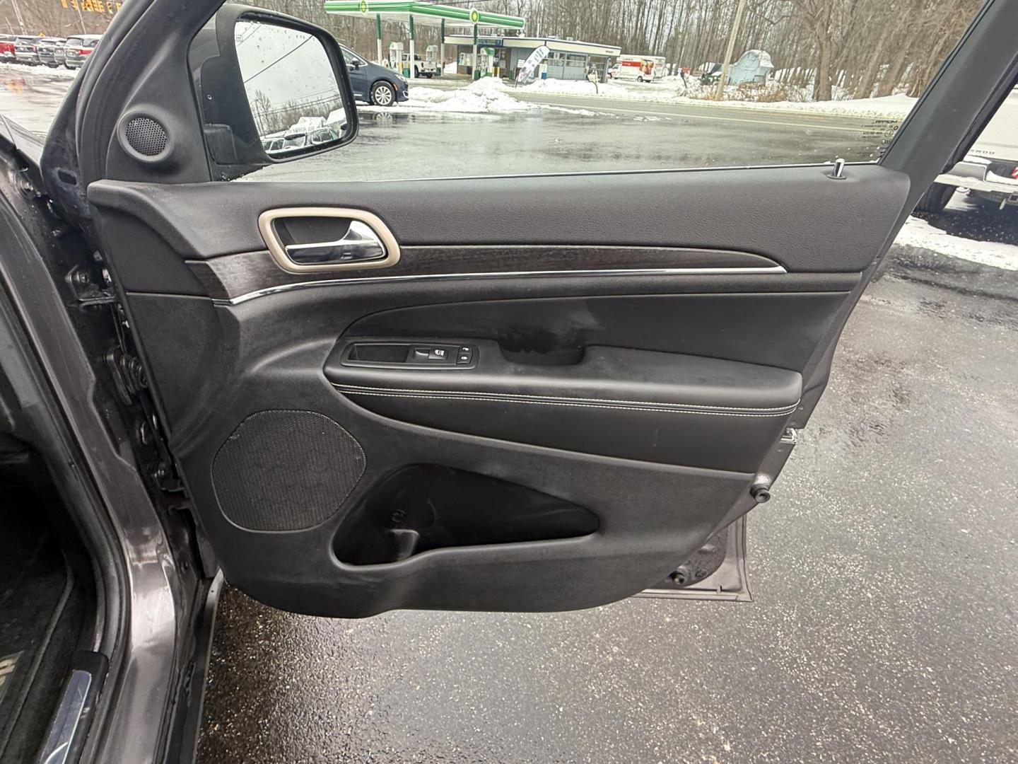 2014 Gray /Black Jeep Grand Cherokee Limited 4WD (1C4RJFBG0EC) with an 3.6L V6 DOHC 24V FFV engine, Automatic transmission, located at 11115 Chardon Rd. , Chardon, OH, 44024, (440) 214-9705, 41.580246, -81.241943 - Photo#51