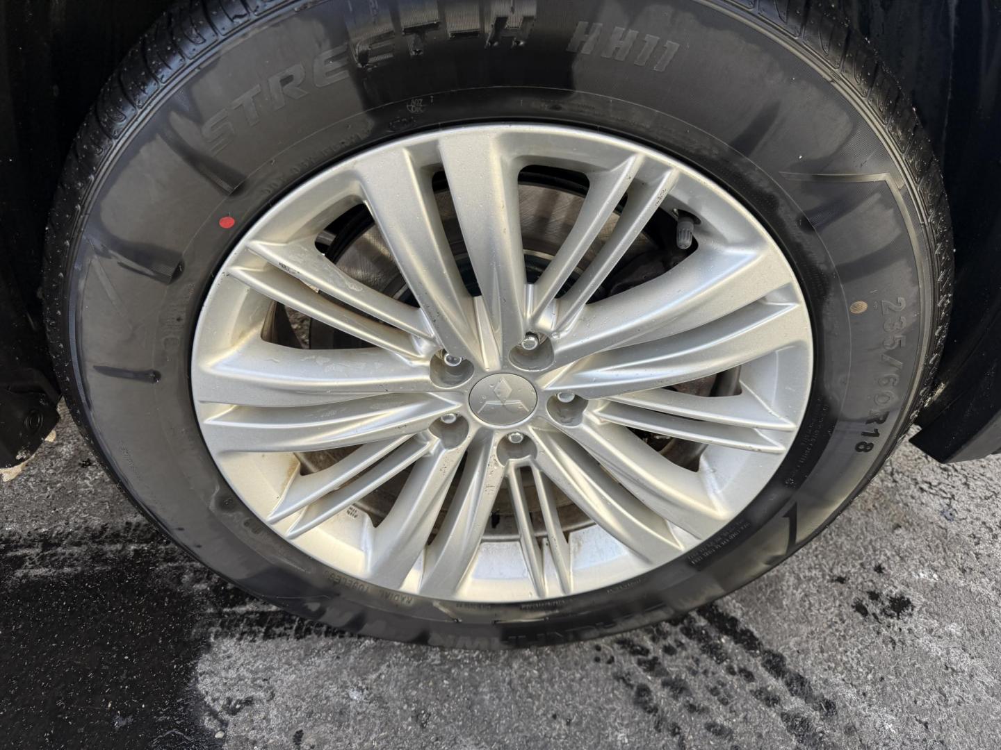 2022 Black /Black Mitsubishi Outlander ES 4WD (JA4J4TA82NZ) with an 2.5L I4 DOHC 16V engine, Automatic transmission, located at 547 E. Main St., Orwell, OH, 44076, (440) 437-5893, 41.535435, -80.847855 - Photo#4