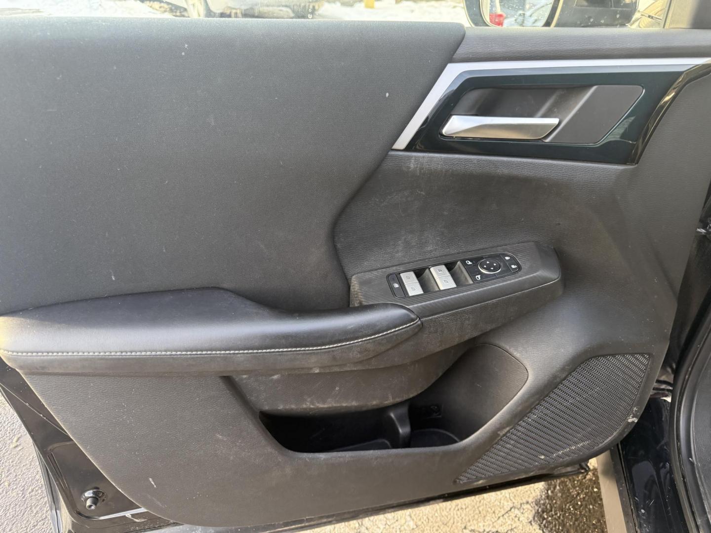 2022 Black /Black Mitsubishi Outlander ES 4WD (JA4J4TA82NZ) with an 2.5L I4 DOHC 16V engine, Automatic transmission, located at 547 E. Main St., Orwell, OH, 44076, (440) 437-5893, 41.535435, -80.847855 - Photo#15