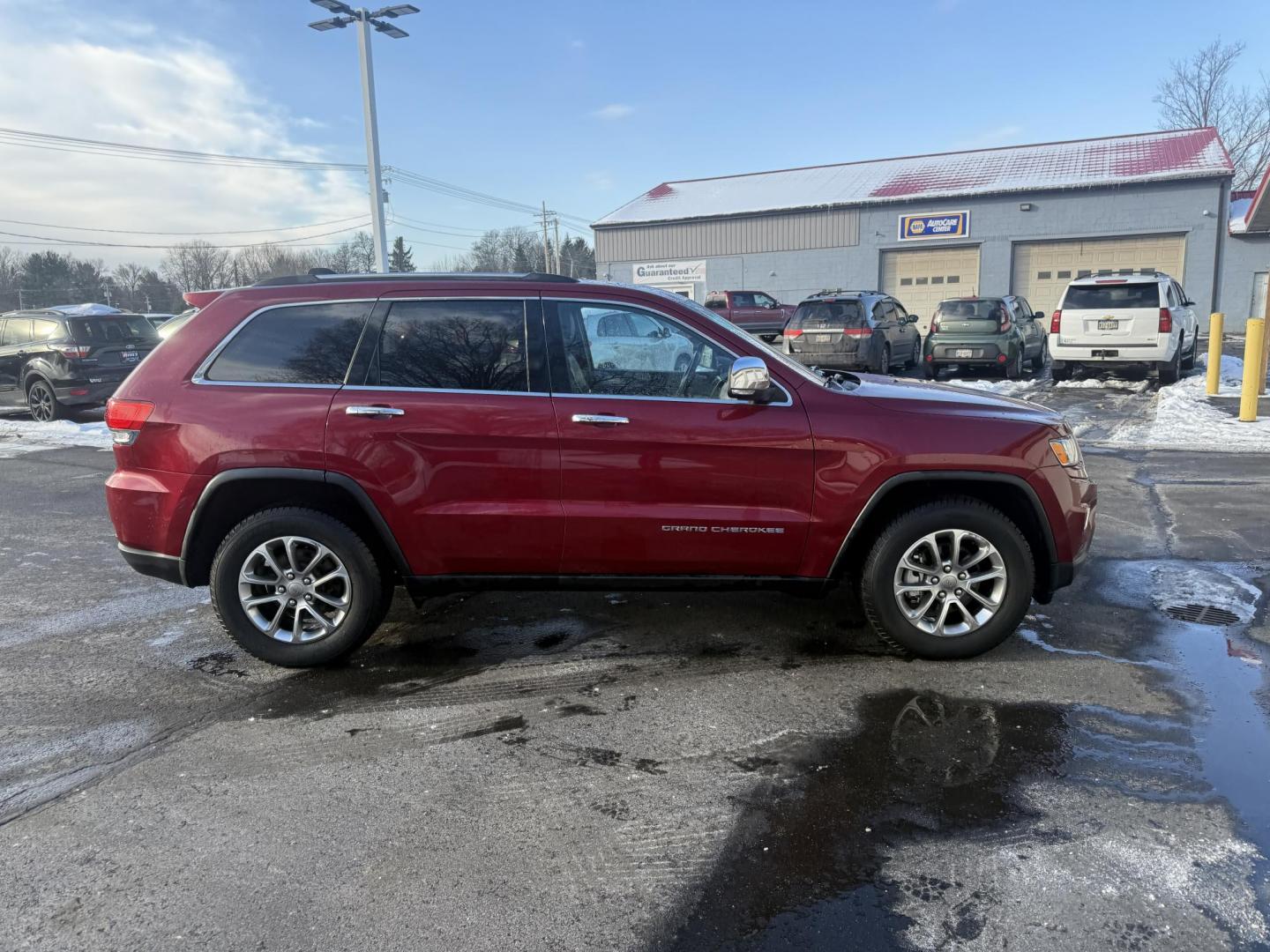 2015 Red /Black Jeep Grand Cherokee Limited 4WD (1C4RJFBG7FC) with an 3.6L V6 DOHC 24V FFV engine, Automatic transmission, located at 547 E. Main St., Orwell, OH, 44076, (440) 437-5893, 41.535435, -80.847855 - 2015 Jeep Grand Cherokee Limited 4WD – Premium Comfort, Practical Capability, and Modern Technology Experience the perfect blend of luxury and versatility with this 2015 Jeep Grand Cherokee Limited 4WD. Equipped with a powerful 3.6L Pentastar V6 engine and an efficient 8-speed automatic transmi - Photo#5