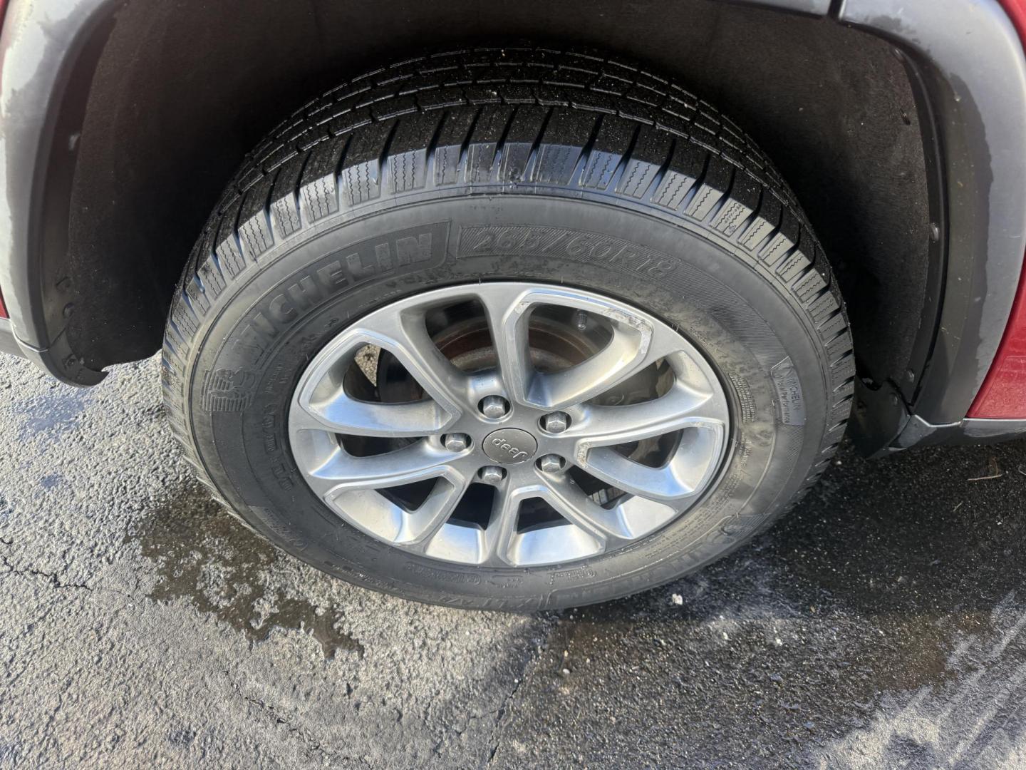 2015 Red /Black Jeep Grand Cherokee Limited 4WD (1C4RJFBG7FC) with an 3.6L V6 DOHC 24V FFV engine, Automatic transmission, located at 547 E. Main St., Orwell, OH, 44076, (440) 437-5893, 41.535435, -80.847855 - 2015 Jeep Grand Cherokee Limited 4WD – Premium Comfort, Practical Capability, and Modern Technology Experience the perfect blend of luxury and versatility with this 2015 Jeep Grand Cherokee Limited 4WD. Equipped with a powerful 3.6L Pentastar V6 engine and an efficient 8-speed automatic transmi - Photo#6