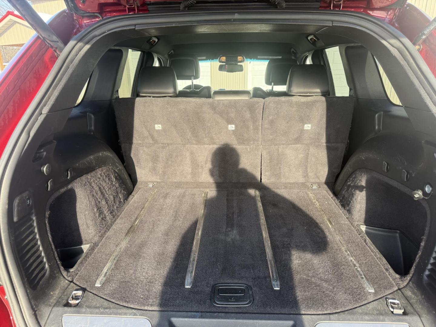 2015 Red /Black Jeep Grand Cherokee Limited 4WD (1C4RJFBG7FC) with an 3.6L V6 DOHC 24V FFV engine, Automatic transmission, located at 547 E. Main St., Orwell, OH, 44076, (440) 437-5893, 41.535435, -80.847855 - 2015 Jeep Grand Cherokee Limited 4WD – Premium Comfort, Practical Capability, and Modern Technology Experience the perfect blend of luxury and versatility with this 2015 Jeep Grand Cherokee Limited 4WD. Equipped with a powerful 3.6L Pentastar V6 engine and an efficient 8-speed automatic transmi - Photo#44