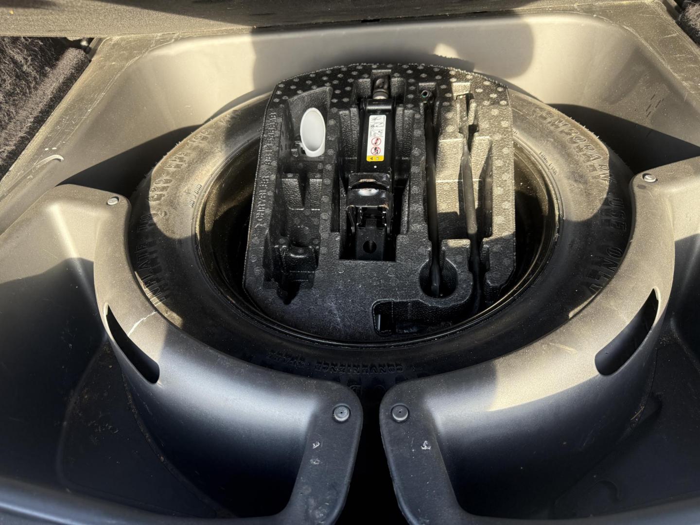 2015 Red /Black Jeep Grand Cherokee Limited 4WD (1C4RJFBG7FC) with an 3.6L V6 DOHC 24V FFV engine, Automatic transmission, located at 547 E. Main St., Orwell, OH, 44076, (440) 437-5893, 41.535435, -80.847855 - 2015 Jeep Grand Cherokee Limited 4WD – Premium Comfort, Practical Capability, and Modern Technology Experience the perfect blend of luxury and versatility with this 2015 Jeep Grand Cherokee Limited 4WD. Equipped with a powerful 3.6L Pentastar V6 engine and an efficient 8-speed automatic transmi - Photo#45