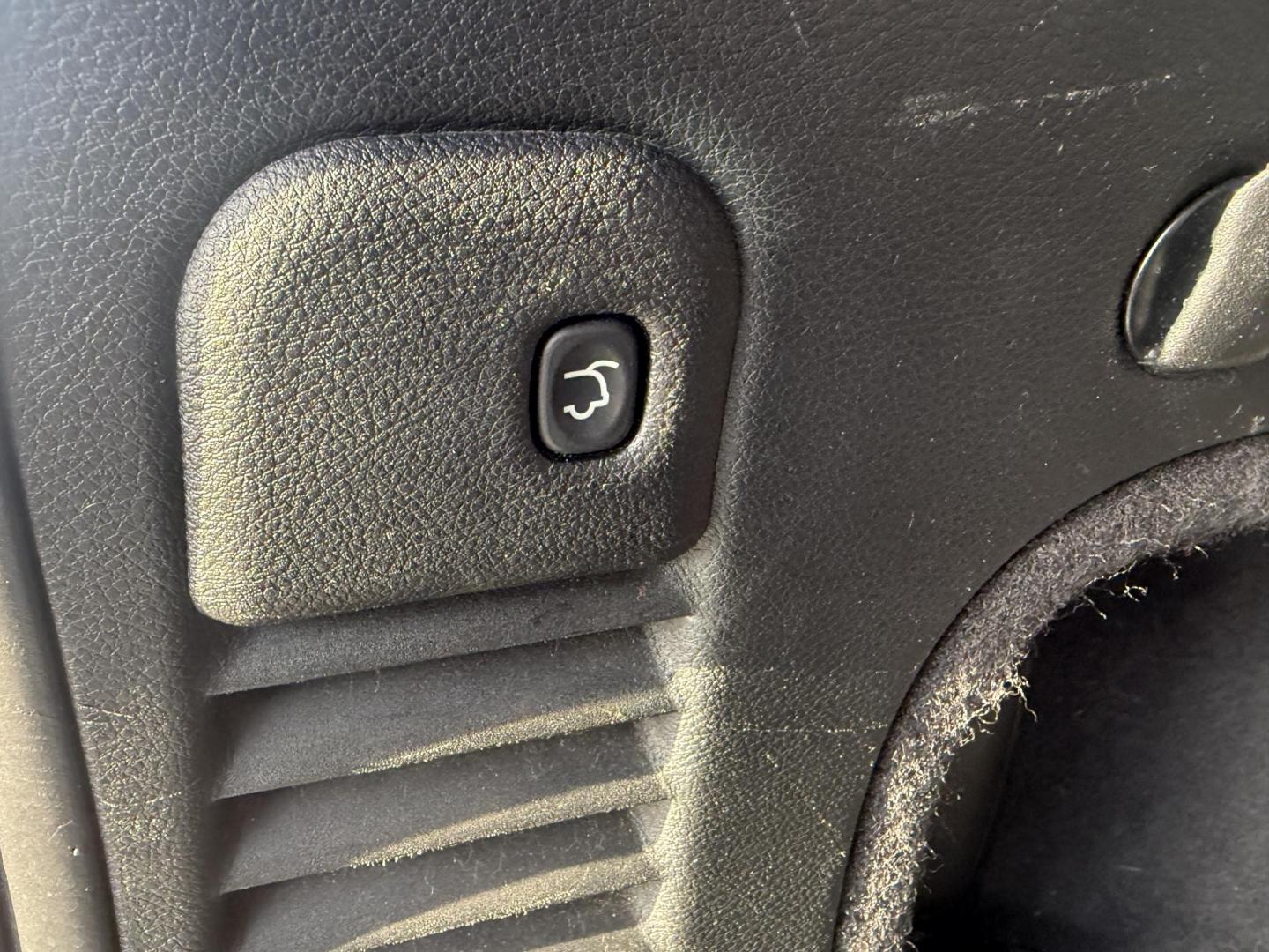 2015 Red /Black Jeep Grand Cherokee Limited 4WD (1C4RJFBG7FC) with an 3.6L V6 DOHC 24V FFV engine, Automatic transmission, located at 547 E. Main St., Orwell, OH, 44076, (440) 437-5893, 41.535435, -80.847855 - 2015 Jeep Grand Cherokee Limited 4WD – Premium Comfort, Practical Capability, and Modern Technology Experience the perfect blend of luxury and versatility with this 2015 Jeep Grand Cherokee Limited 4WD. Equipped with a powerful 3.6L Pentastar V6 engine and an efficient 8-speed automatic transmi - Photo#46