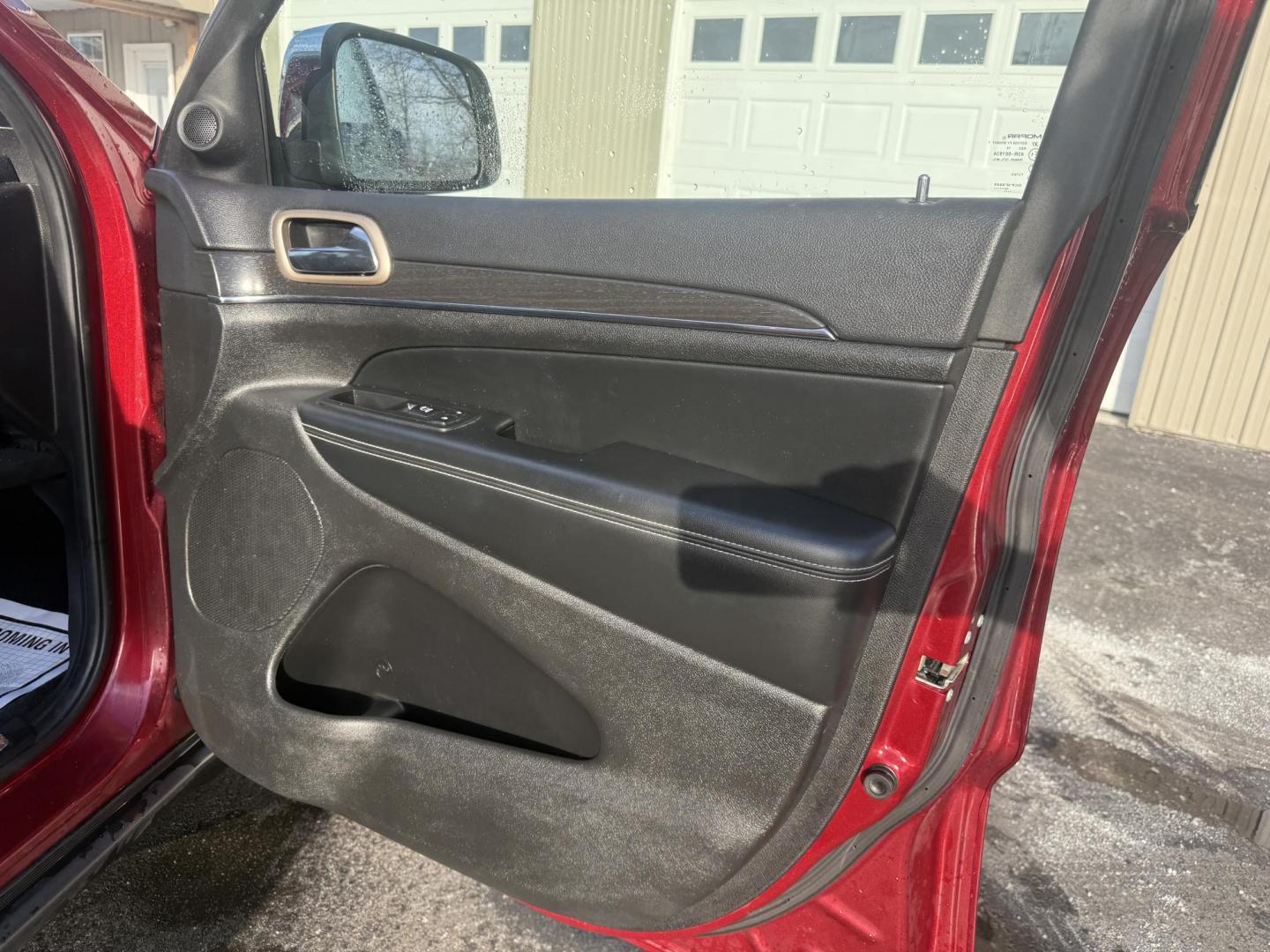 2015 Red /Black Jeep Grand Cherokee Limited 4WD (1C4RJFBG7FC) with an 3.6L V6 DOHC 24V FFV engine, Automatic transmission, located at 547 E. Main St., Orwell, OH, 44076, (440) 437-5893, 41.535435, -80.847855 - 2015 Jeep Grand Cherokee Limited 4WD – Premium Comfort, Practical Capability, and Modern Technology Experience the perfect blend of luxury and versatility with this 2015 Jeep Grand Cherokee Limited 4WD. Equipped with a powerful 3.6L Pentastar V6 engine and an efficient 8-speed automatic transmi - Photo#53