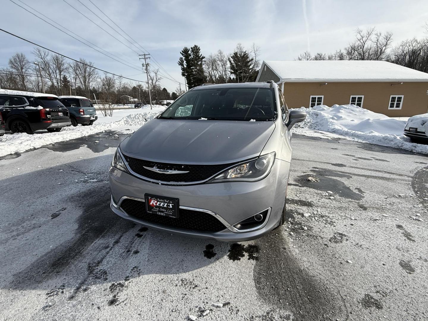 2017 Silver /Black Chrysler Pacifica Touring-L (2C4RC1BG0HR) with an 3.6L V6 DOHC 24V engine, Automatic transmission, located at 547 E. Main St., Orwell, OH, 44076, (440) 437-5893, 41.535435, -80.847855 - 2017 Chrysler Pacifica Touring L – Family-Focused Comfort, Efficiency, and Versatility Upgrade your family’s driving experience with this 2017 Chrysler Pacifica Touring L. Powered by a reliable 3.6L Pentastar V6 engine paired with a smooth 9-speed automatic transmission, this minivan delivers - Photo#1