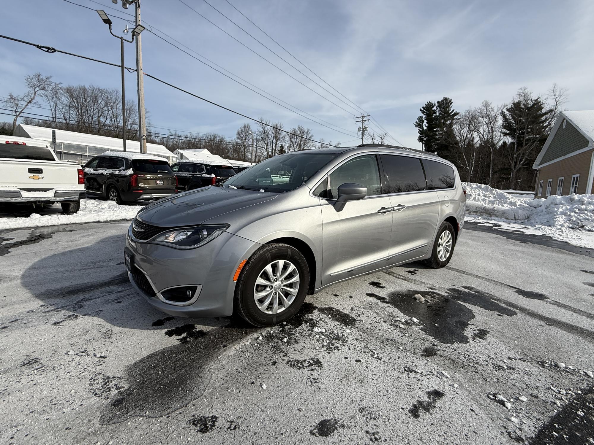 photo of 2017 Chrysler Pacifica Touring-L