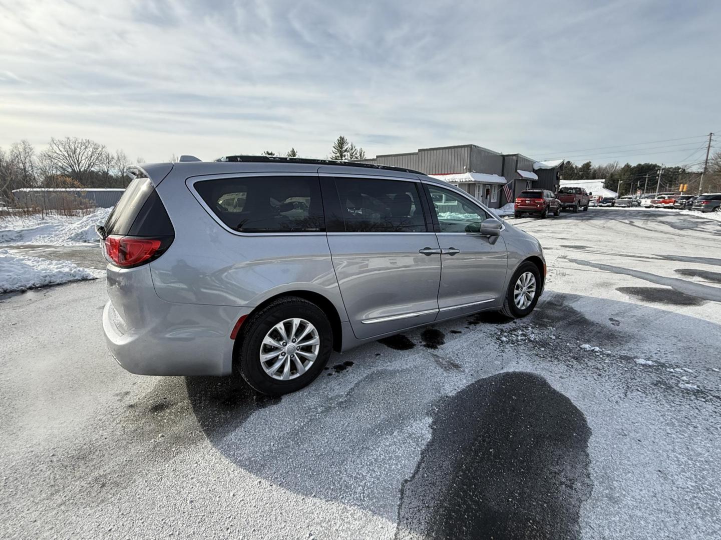 2017 Silver /Black Chrysler Pacifica Touring-L (2C4RC1BG0HR) with an 3.6L V6 DOHC 24V engine, Automatic transmission, located at 547 E. Main St., Orwell, OH, 44076, (440) 437-5893, 41.535435, -80.847855 - 2017 Chrysler Pacifica Touring L – Family-Focused Comfort, Efficiency, and Versatility Upgrade your family’s driving experience with this 2017 Chrysler Pacifica Touring L. Powered by a reliable 3.6L Pentastar V6 engine paired with a smooth 9-speed automatic transmission, this minivan delivers - Photo#4