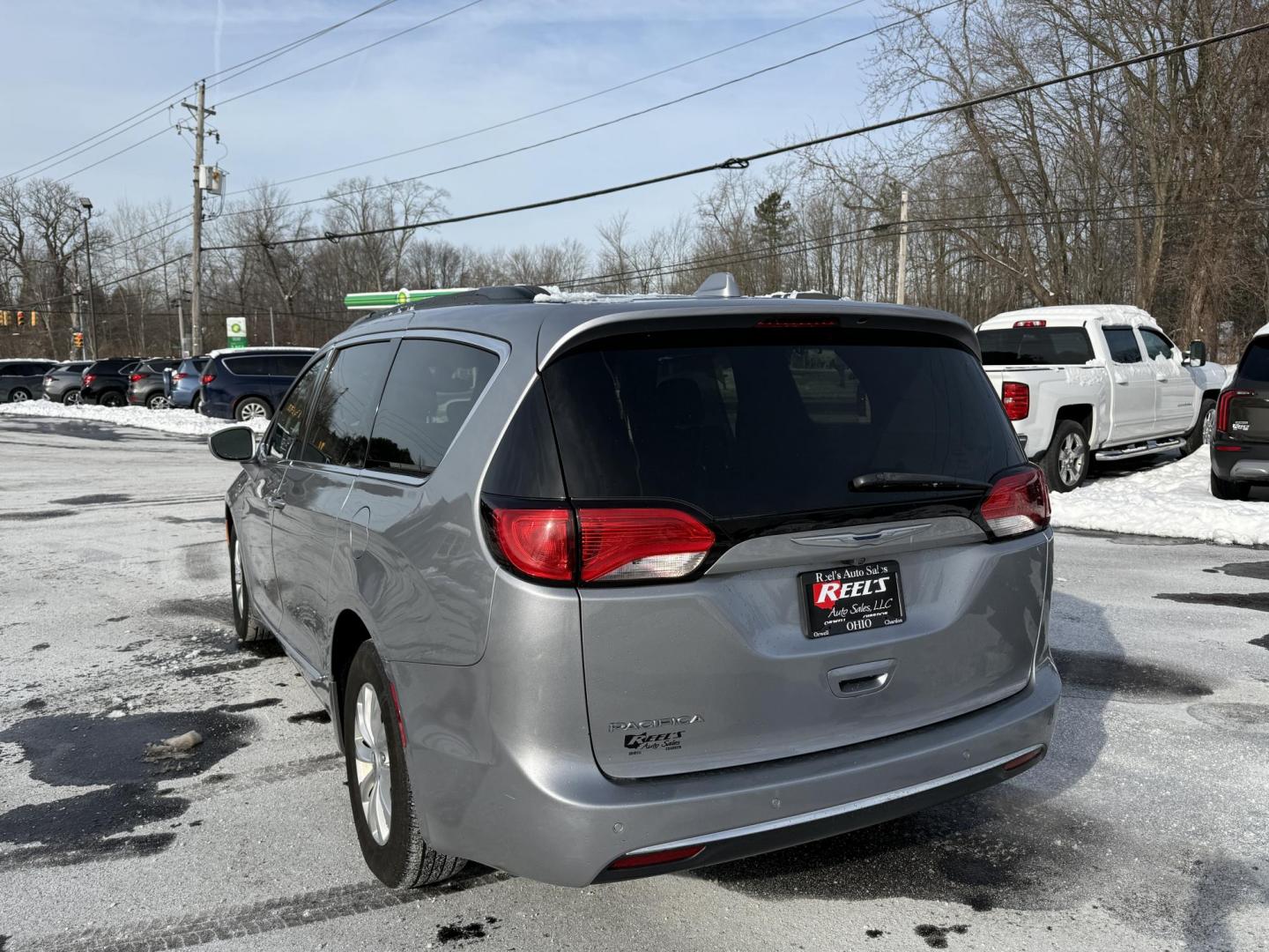 2017 Silver /Black Chrysler Pacifica Touring-L (2C4RC1BG0HR) with an 3.6L V6 DOHC 24V engine, Automatic transmission, located at 547 E. Main St., Orwell, OH, 44076, (440) 437-5893, 41.535435, -80.847855 - 2017 Chrysler Pacifica Touring L – Family-Focused Comfort, Efficiency, and Versatility Upgrade your family’s driving experience with this 2017 Chrysler Pacifica Touring L. Powered by a reliable 3.6L Pentastar V6 engine paired with a smooth 9-speed automatic transmission, this minivan delivers - Photo#5