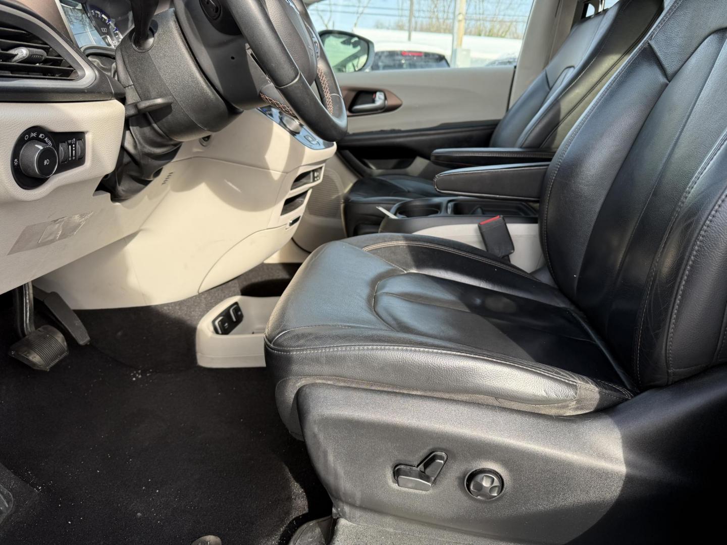 2017 Silver /Black Chrysler Pacifica Touring-L (2C4RC1BG0HR) with an 3.6L V6 DOHC 24V engine, Automatic transmission, located at 547 E. Main St., Orwell, OH, 44076, (440) 437-5893, 41.535435, -80.847855 - 2017 Chrysler Pacifica Touring L – Family-Focused Comfort, Efficiency, and Versatility Upgrade your family’s driving experience with this 2017 Chrysler Pacifica Touring L. Powered by a reliable 3.6L Pentastar V6 engine paired with a smooth 9-speed automatic transmission, this minivan delivers - Photo#10