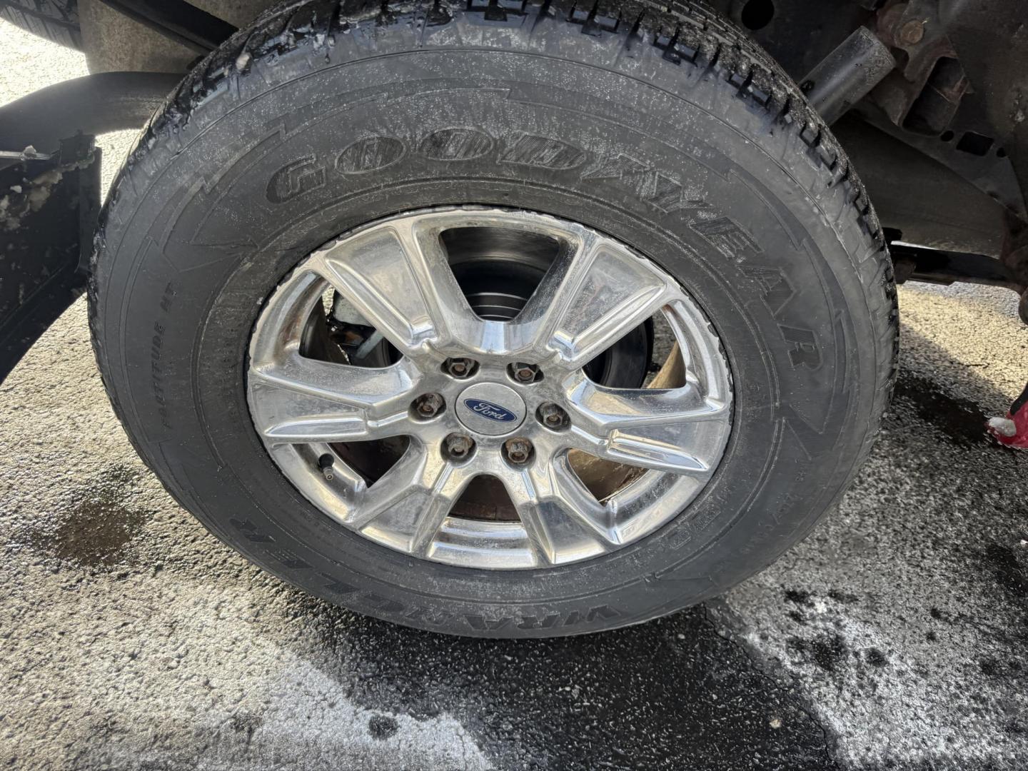 2017 Red /Gray Ford F-150 XLT SuperCrew 6.5-ft. Bed 4WD (1FTFW1EG6HF) with an 3.5 V6 TWIN TURBO engine, Automatic transmission, located at 547 E. Main St., Orwell, OH, 44076, (440) 437-5893, 41.535435, -80.847855 - 2017 Ford F-150 XLT Crew Cab 4WD – Powerful Performance, Advanced Technology, and Everyday Comfort Take command of the road and the jobsite with this 2017 Ford F-150 XLT Crew Cab 4WD. Powered by a robust 3.5L twin-turbo EcoBoost V6 engine paired with a 10-speed automatic transmission, this truc - Photo#8