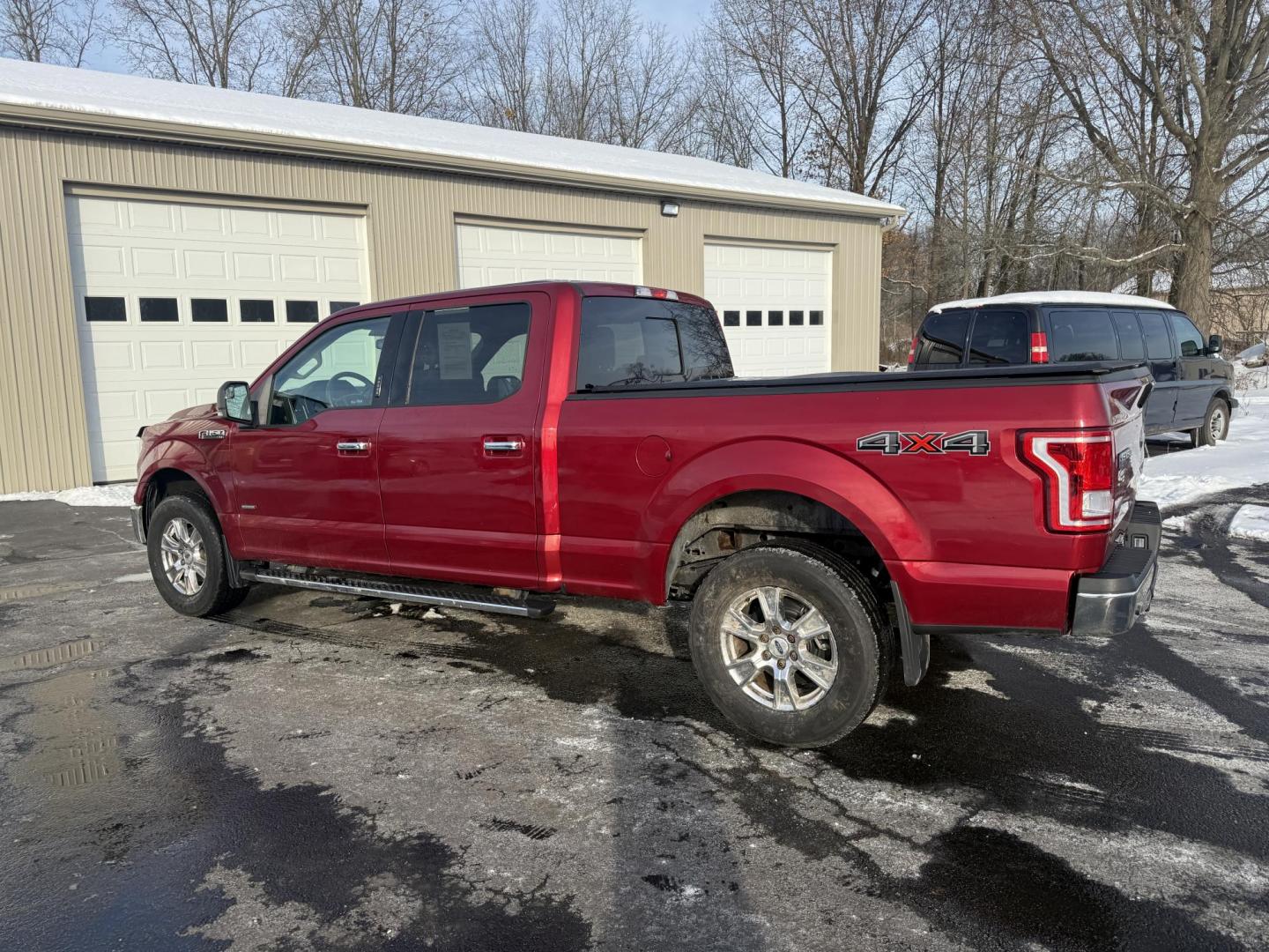 2017 Red /Gray Ford F-150 XLT SuperCrew 6.5-ft. Bed 4WD (1FTFW1EG6HF) with an 3.5 V6 TWIN TURBO engine, Automatic transmission, located at 547 E. Main St., Orwell, OH, 44076, (440) 437-5893, 41.535435, -80.847855 - 2017 Ford F-150 XLT Crew Cab 4WD – Powerful Performance, Advanced Technology, and Everyday Comfort Take command of the road and the jobsite with this 2017 Ford F-150 XLT Crew Cab 4WD. Powered by a robust 3.5L twin-turbo EcoBoost V6 engine paired with a 10-speed automatic transmission, this truc - Photo#14