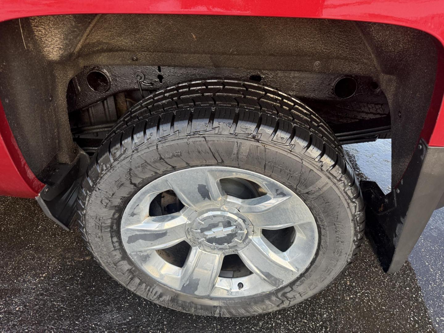 2018 Red /Black Chevrolet Silverado 1500 LTZ Crew Cab 4WD (3GCUKSEJ5JG) with an 6.2L V8 OHV 16V engine, Automatic transmission, located at 547 E. Main St., Orwell, OH, 44076, (440) 437-5893, 41.535435, -80.847855 - 2018 Chevrolet Silverado 1500 LTZ Crew Cab 4WD – Unmatched Power, Premium Comfort, and Advanced Technology Experience the perfect combination of strength, luxury, and innovation with this 2018 Chevrolet Silverado 1500 LTZ Crew Cab 4WD. Under the hood, a commanding 6.2L EcoTec3 V8 engine deliver - Photo#11
