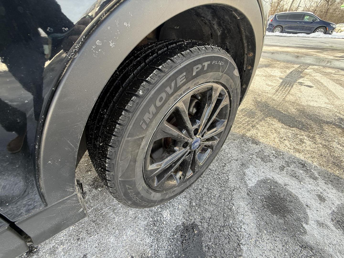 2017 Black /Black Ford Escape SE 4WD (1FMCU9GDXHU) with an 1.5L I4 DOHC 16V Turbo engine, Automatic transmission, located at 11115 Chardon Rd. , Chardon, OH, 44024, (440) 214-9705, 41.580246, -81.241943 - 2017 Ford Escape SE 4WD – Versatile Efficiency, Comfort, and Confidence Upgrade your daily drive with this 2017 Ford Escape SE 4WD, combining smart features and practical performance. Powered by a responsive 1.5L turbocharged EcoTec I4 engine with a 6-speed automatic transmission, this SUV deli - Photo#10