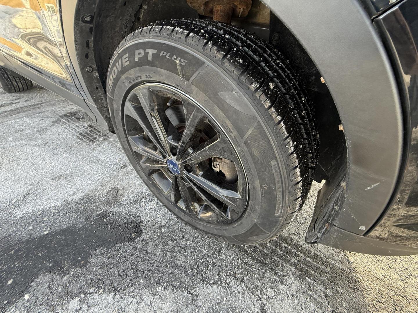 2017 Black /Black Ford Escape SE 4WD (1FMCU9GDXHU) with an 1.5L I4 DOHC 16V Turbo engine, Automatic transmission, located at 11115 Chardon Rd. , Chardon, OH, 44024, (440) 214-9705, 41.580246, -81.241943 - 2017 Ford Escape SE 4WD – Versatile Efficiency, Comfort, and Confidence Upgrade your daily drive with this 2017 Ford Escape SE 4WD, combining smart features and practical performance. Powered by a responsive 1.5L turbocharged EcoTec I4 engine with a 6-speed automatic transmission, this SUV deli - Photo#9