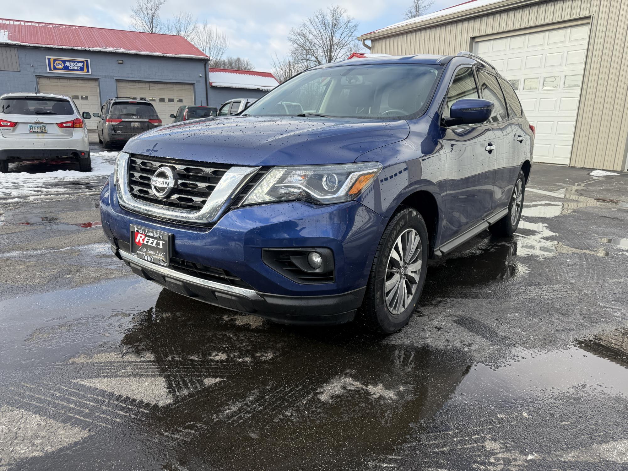 photo of 2018 Nissan Pathfinder SV 4WD