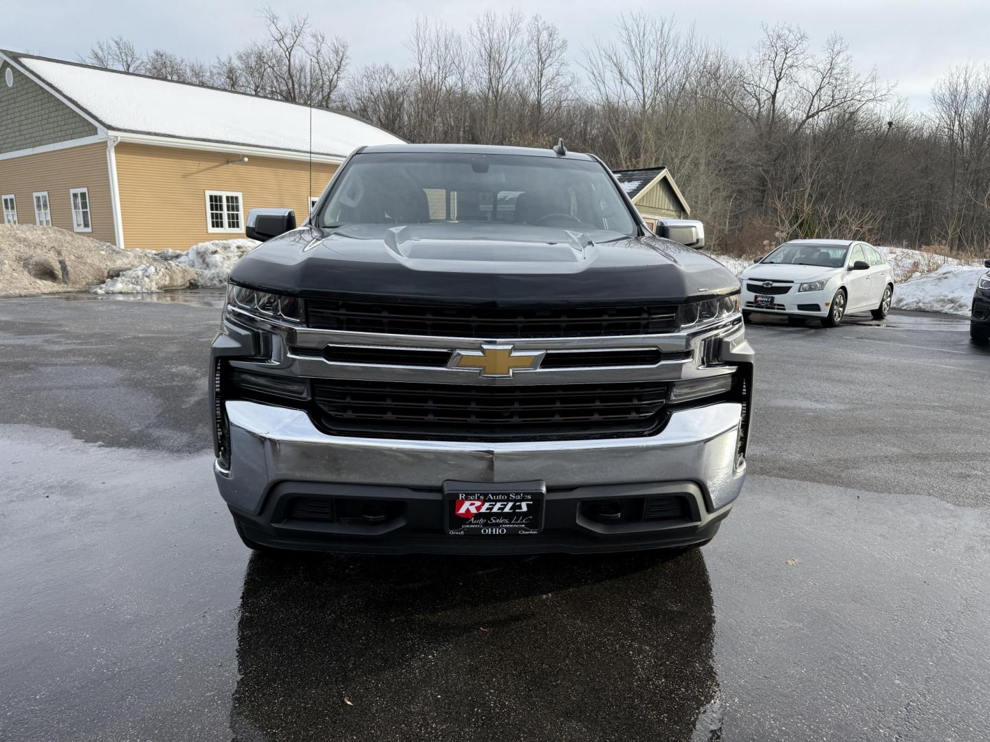 2020 Gray /Black Chevrolet Silverado 1500 LT Crew Cab 4WD (3GCUYDED8LG) with an 5.3L V8 OHV 16V engine, Automatic transmission, located at 11115 Chardon Rd. , Chardon, OH, 44024, (440) 214-9705, 41.580246, -81.241943 - 2020 Chevrolet Silverado 1500 LT Crew Cab – Rugged Capability, Modern Comfort, and Advanced Technology Get ready to tackle any job or adventure in this 2020 Chevrolet Silverado 1500 LT Crew Cab. Powered by a robust 5.3L EcoTec3 V8 engine paired with an 8-speed automatic transmission, this truck - Photo#2