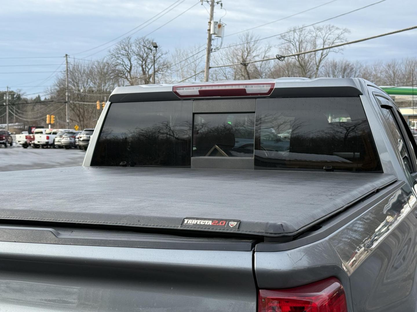 2020 Gray /Black Chevrolet Silverado 1500 LT Crew Cab 4WD (3GCUYDED8LG) with an 5.3L V8 OHV 16V engine, Automatic transmission, located at 11115 Chardon Rd. , Chardon, OH, 44024, (440) 214-9705, 41.580246, -81.241943 - 2020 Chevrolet Silverado 1500 LT Crew Cab – Rugged Capability, Modern Comfort, and Advanced Technology Get ready to tackle any job or adventure in this 2020 Chevrolet Silverado 1500 LT Crew Cab. Powered by a robust 5.3L EcoTec3 V8 engine paired with an 8-speed automatic transmission, this truck - Photo#9