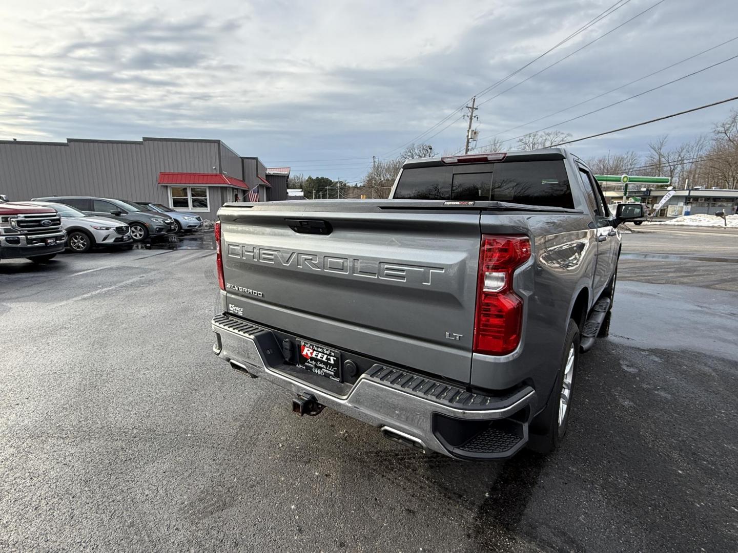 2020 Gray /Black Chevrolet Silverado 1500 LT Crew Cab 4WD (3GCUYDED8LG) with an 5.3L V8 OHV 16V engine, Automatic transmission, located at 11115 Chardon Rd. , Chardon, OH, 44024, (440) 214-9705, 41.580246, -81.241943 - 2020 Chevrolet Silverado 1500 LT Crew Cab – Rugged Capability, Modern Comfort, and Advanced Technology Get ready to tackle any job or adventure in this 2020 Chevrolet Silverado 1500 LT Crew Cab. Powered by a robust 5.3L EcoTec3 V8 engine paired with an 8-speed automatic transmission, this truck - Photo#8