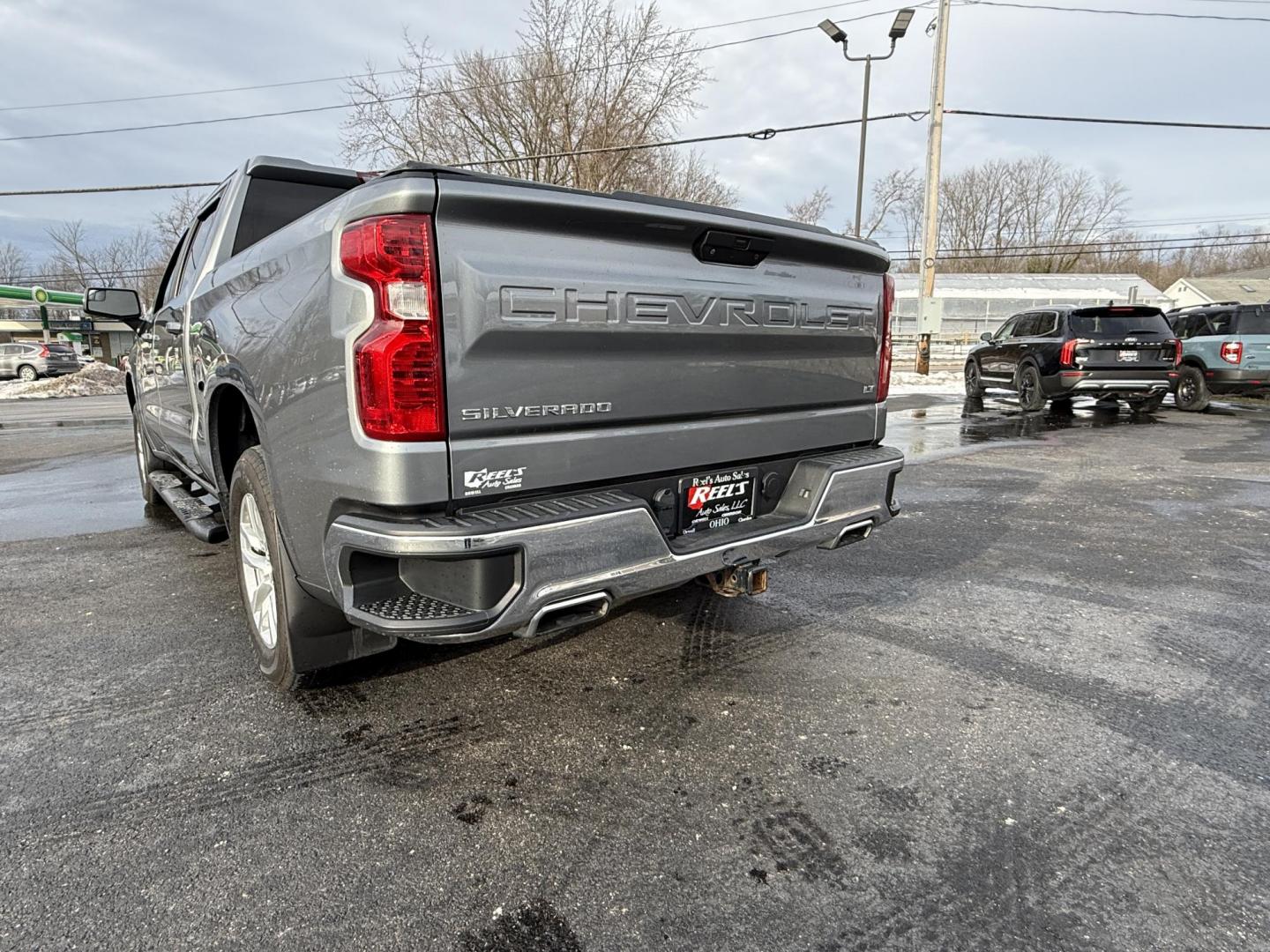 2020 Gray /Black Chevrolet Silverado 1500 LT Crew Cab 4WD (3GCUYDED8LG) with an 5.3L V8 OHV 16V engine, Automatic transmission, located at 11115 Chardon Rd. , Chardon, OH, 44024, (440) 214-9705, 41.580246, -81.241943 - 2020 Chevrolet Silverado 1500 LT Crew Cab – Rugged Capability, Modern Comfort, and Advanced Technology Get ready to tackle any job or adventure in this 2020 Chevrolet Silverado 1500 LT Crew Cab. Powered by a robust 5.3L EcoTec3 V8 engine paired with an 8-speed automatic transmission, this truck - Photo#12