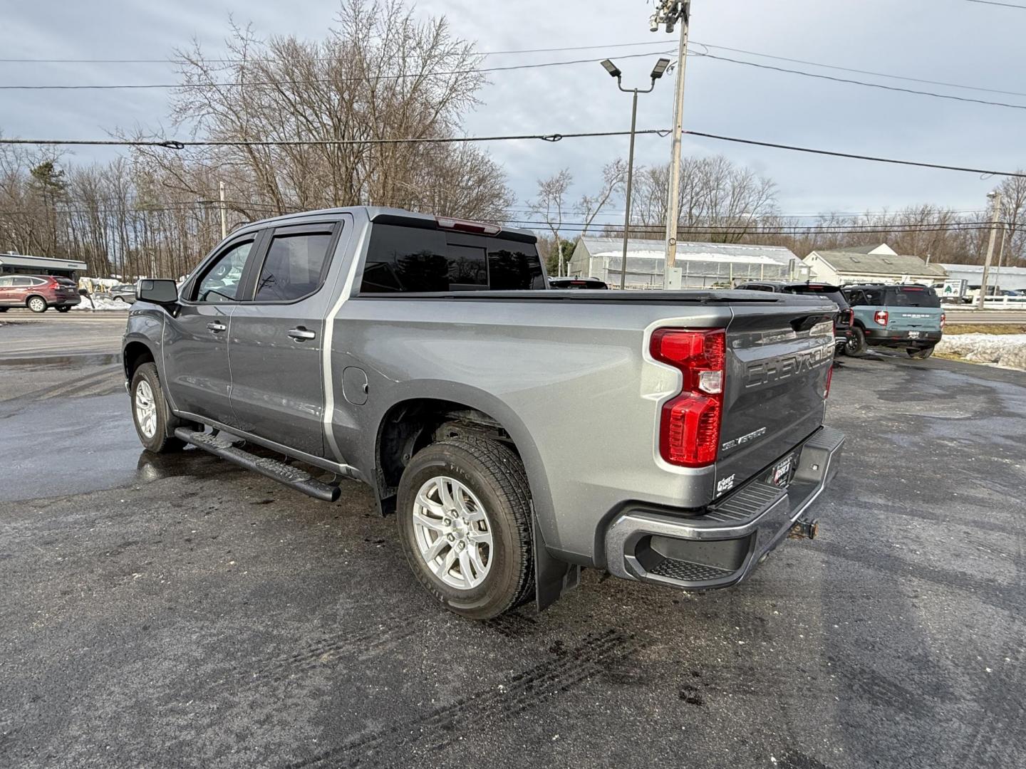 2020 Gray /Black Chevrolet Silverado 1500 LT Crew Cab 4WD (3GCUYDED8LG) with an 5.3L V8 OHV 16V engine, Automatic transmission, located at 11115 Chardon Rd. , Chardon, OH, 44024, (440) 214-9705, 41.580246, -81.241943 - 2020 Chevrolet Silverado 1500 LT Crew Cab – Rugged Capability, Modern Comfort, and Advanced Technology Get ready to tackle any job or adventure in this 2020 Chevrolet Silverado 1500 LT Crew Cab. Powered by a robust 5.3L EcoTec3 V8 engine paired with an 8-speed automatic transmission, this truck - Photo#13