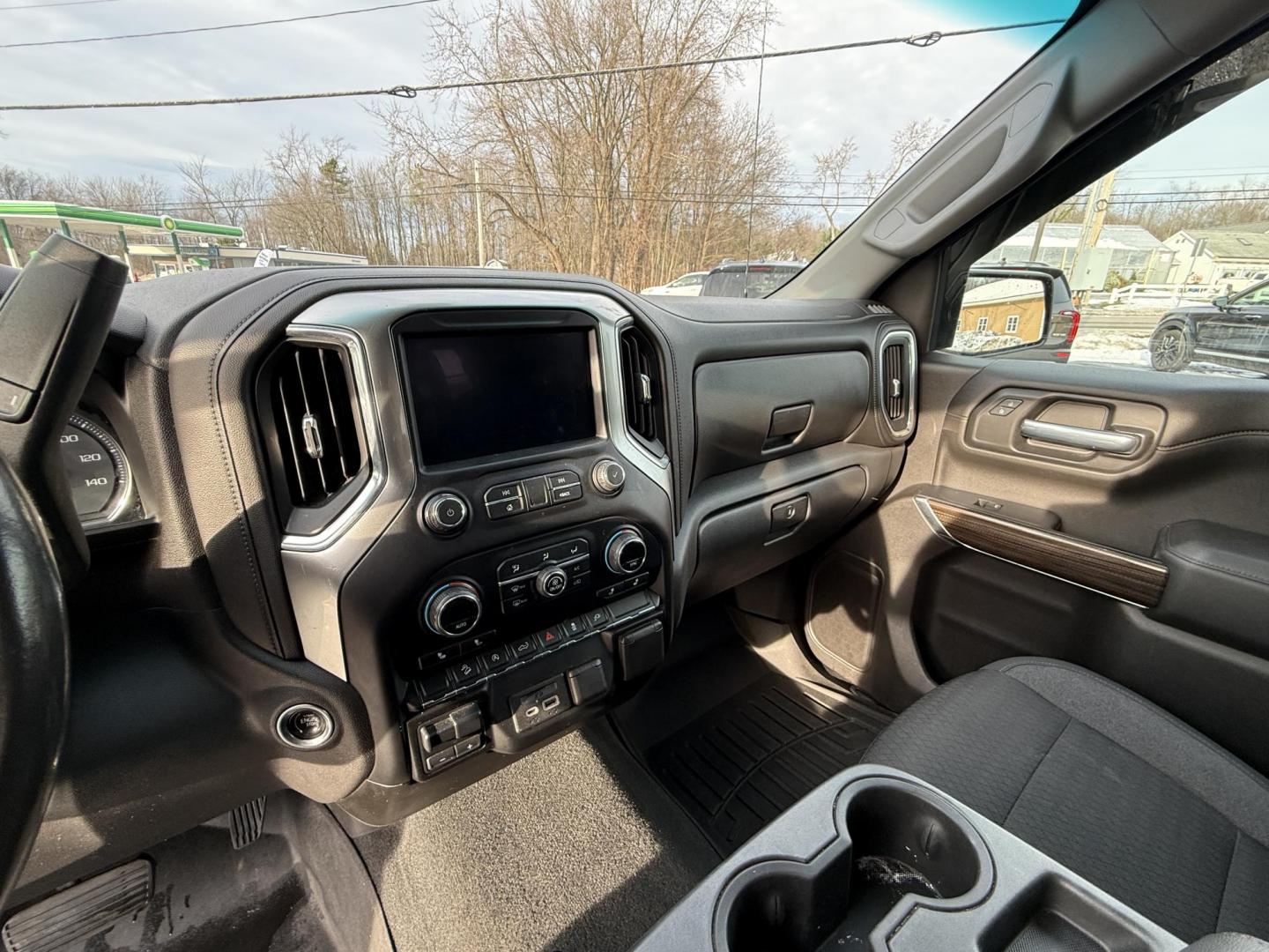 2020 Gray /Black Chevrolet Silverado 1500 LT Crew Cab 4WD (3GCUYDED8LG) with an 5.3L V8 OHV 16V engine, Automatic transmission, located at 11115 Chardon Rd. , Chardon, OH, 44024, (440) 214-9705, 41.580246, -81.241943 - 2020 Chevrolet Silverado 1500 LT Crew Cab – Rugged Capability, Modern Comfort, and Advanced Technology Get ready to tackle any job or adventure in this 2020 Chevrolet Silverado 1500 LT Crew Cab. Powered by a robust 5.3L EcoTec3 V8 engine paired with an 8-speed automatic transmission, this truck - Photo#29