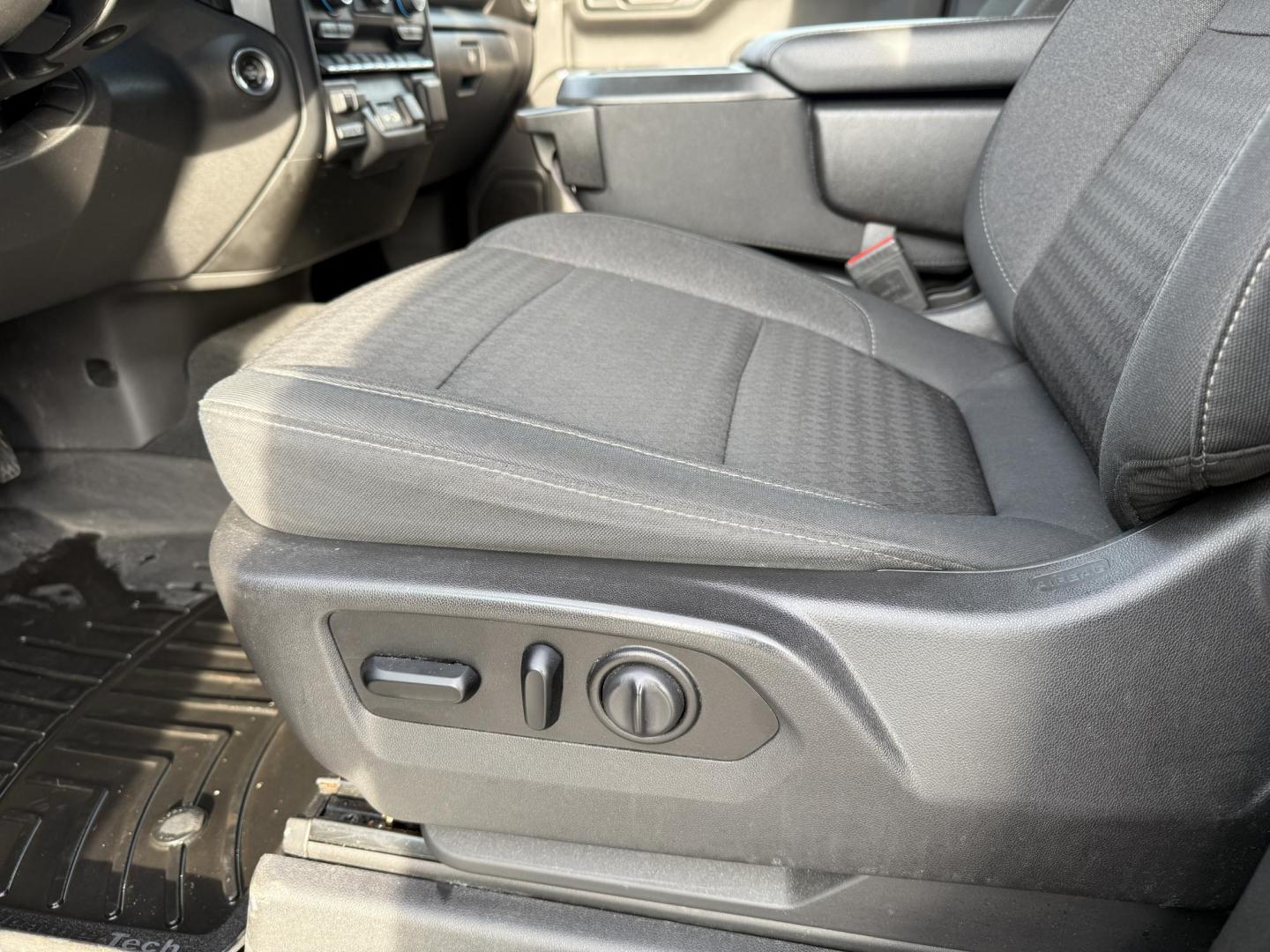 2020 Gray /Black Chevrolet Silverado 1500 LT Crew Cab 4WD (3GCUYDED8LG) with an 5.3L V8 OHV 16V engine, Automatic transmission, located at 11115 Chardon Rd. , Chardon, OH, 44024, (440) 214-9705, 41.580246, -81.241943 - 2020 Chevrolet Silverado 1500 LT Crew Cab – Rugged Capability, Modern Comfort, and Advanced Technology Get ready to tackle any job or adventure in this 2020 Chevrolet Silverado 1500 LT Crew Cab. Powered by a robust 5.3L EcoTec3 V8 engine paired with an 8-speed automatic transmission, this truck - Photo#24