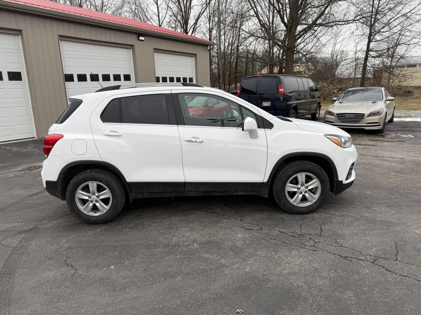 2018 White /Black Chevrolet Trax LT AWD (KL7CJPSB4JB) with an 1.4L I4 DOHC 16V TURBO engine, Automatic transmission, located at 547 E. Main St., Orwell, OH, 44076, (440) 437-5893, 41.535435, -80.847855 - 2018 Chevrolet Trax LT AWD – Compact Versatility, Modern Tech, and All-Weather Confidence Elevate your daily commute with this 2018 Chevrolet Trax LT AWD, designed for drivers who value efficiency, technology, and convenience. Equipped with a turbocharged 1.4L EcoTec I4 engine and a smooth 6-sp - Photo#5