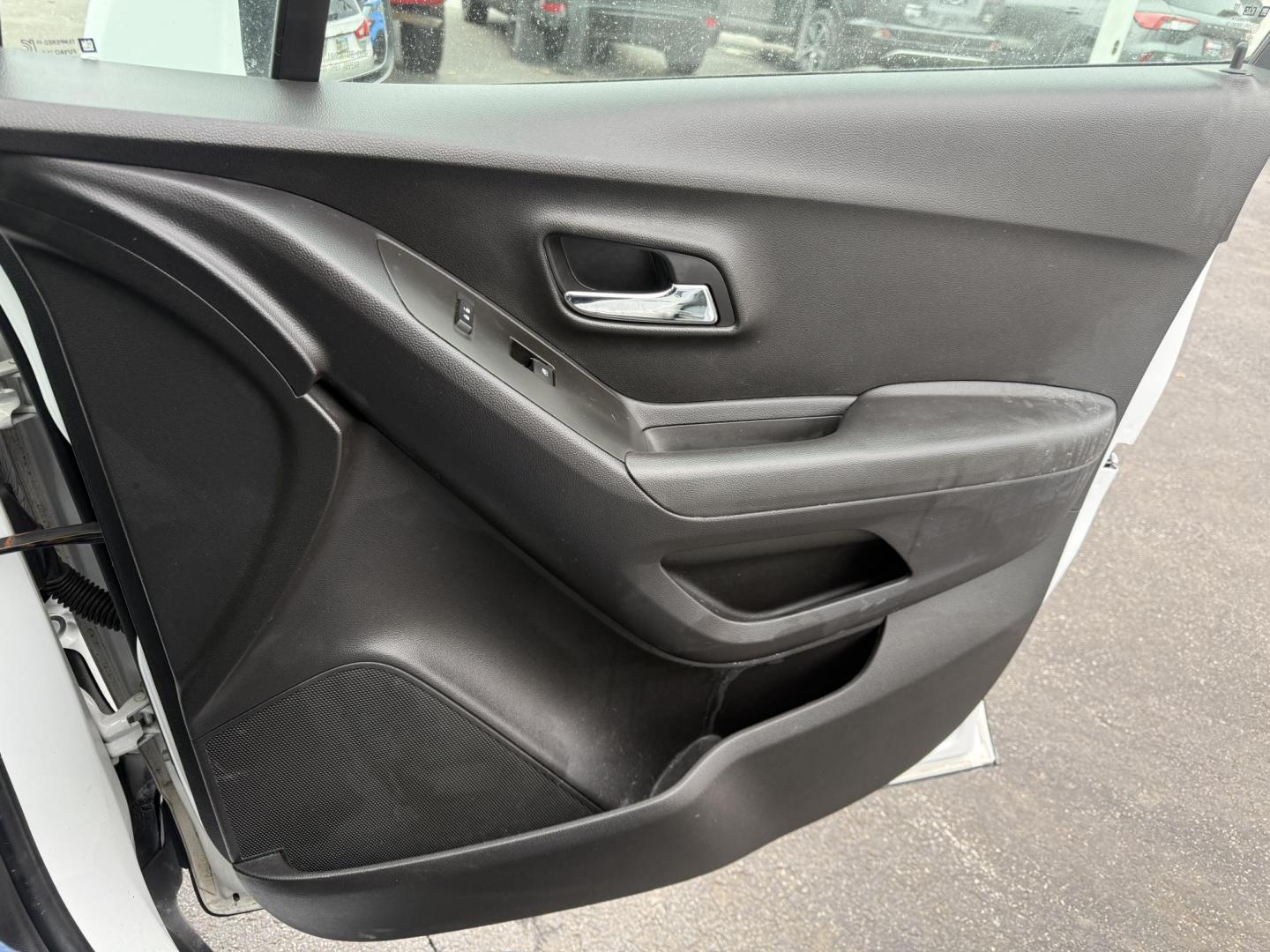 2018 White /Black Chevrolet Trax LT AWD (KL7CJPSB4JB) with an 1.4L I4 DOHC 16V TURBO engine, Automatic transmission, located at 547 E. Main St., Orwell, OH, 44076, (440) 437-5893, 41.535435, -80.847855 - 2018 Chevrolet Trax LT AWD – Compact Versatility, Modern Tech, and All-Weather Confidence Elevate your daily commute with this 2018 Chevrolet Trax LT AWD, designed for drivers who value efficiency, technology, and convenience. Equipped with a turbocharged 1.4L EcoTec I4 engine and a smooth 6-sp - Photo#45