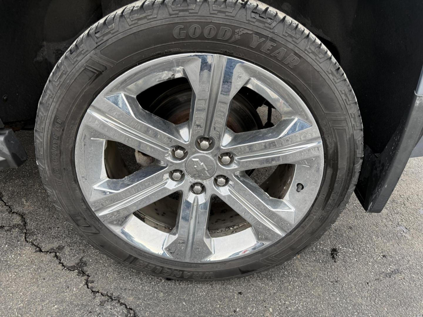 2015 Gray /Tan Chevrolet Tahoe LT 4WD (1GNSKBKC8FR) with an 5.3L V8 OHV 16V engine, Automatic transmission, located at 547 E. Main St., Orwell, OH, 44076, (440) 437-5893, 41.535435, -80.847855 - 2015 Chevrolet Tahoe LT 4WD – Family Luxury, Rugged Capability, and Premium Features Upgrade your adventures with this 2015 Chevrolet Tahoe LT 4WD—an SUV that blends powerful performance, advanced technology, and luxurious comfort. Under the hood, the 5.3L EcoTec3 V8 engine paired with a 6-sp - Photo#11