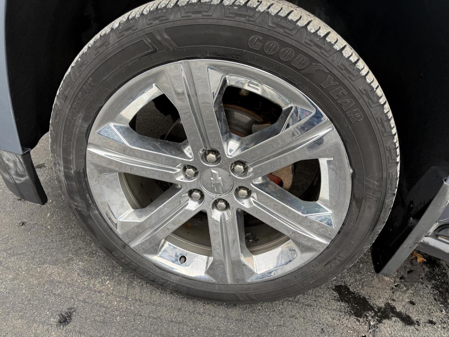 2015 Gray /Tan Chevrolet Tahoe LT 4WD (1GNSKBKC8FR) with an 5.3L V8 OHV 16V engine, Automatic transmission, located at 547 E. Main St., Orwell, OH, 44076, (440) 437-5893, 41.535435, -80.847855 - 2015 Chevrolet Tahoe LT 4WD – Family Luxury, Rugged Capability, and Premium Features Upgrade your adventures with this 2015 Chevrolet Tahoe LT 4WD—an SUV that blends powerful performance, advanced technology, and luxurious comfort. Under the hood, the 5.3L EcoTec3 V8 engine paired with a 6-sp - Photo#13