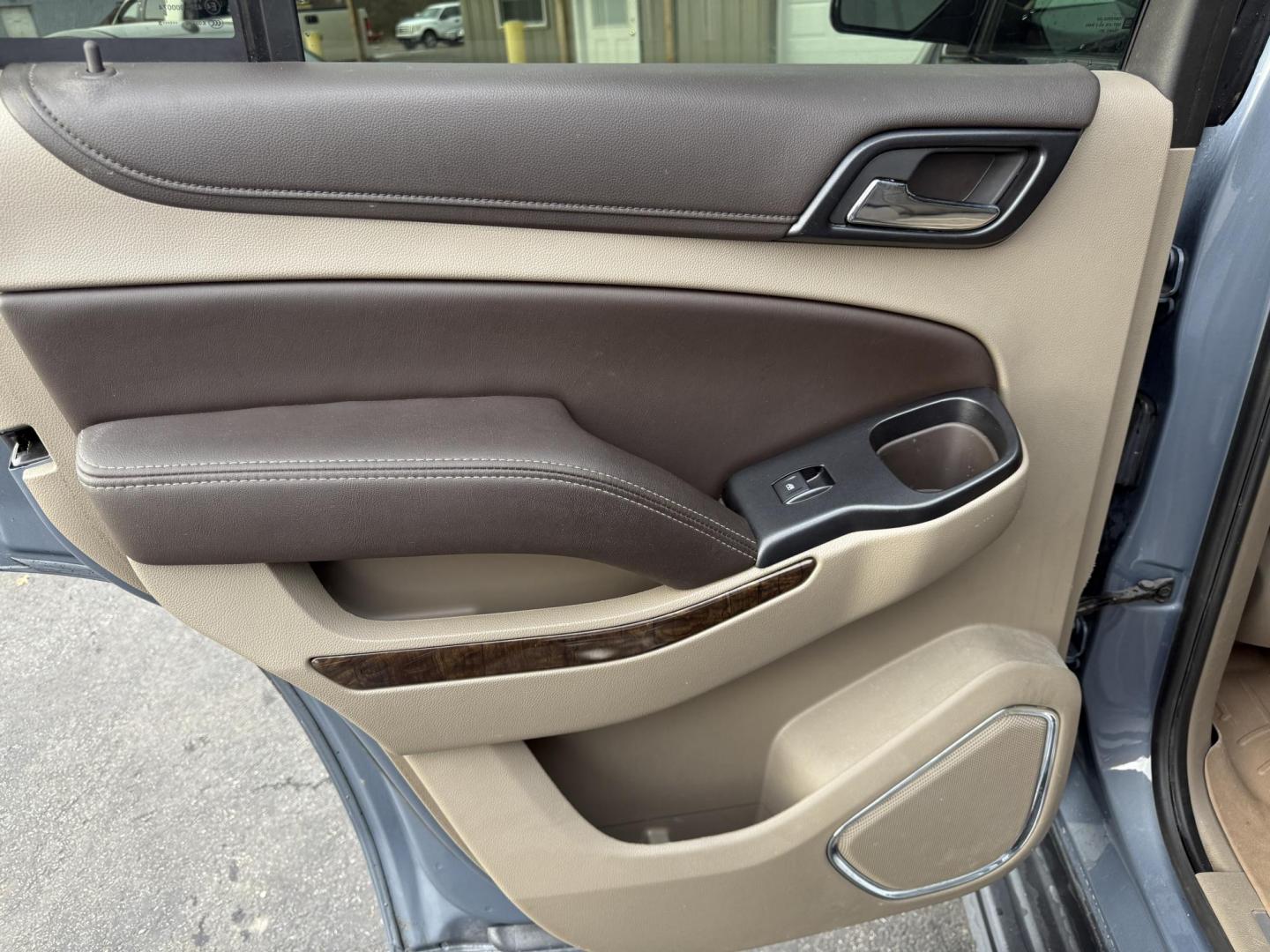 2015 Gray /Tan Chevrolet Tahoe LT 4WD (1GNSKBKC8FR) with an 5.3L V8 OHV 16V engine, Automatic transmission, located at 547 E. Main St., Orwell, OH, 44076, (440) 437-5893, 41.535435, -80.847855 - 2015 Chevrolet Tahoe LT 4WD – Family Luxury, Rugged Capability, and Premium Features Upgrade your adventures with this 2015 Chevrolet Tahoe LT 4WD—an SUV that blends powerful performance, advanced technology, and luxurious comfort. Under the hood, the 5.3L EcoTec3 V8 engine paired with a 6-sp - Photo#38