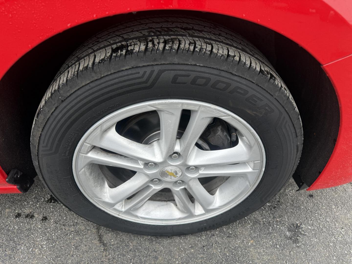 2017 Red /Black Chevrolet Cruze LT Auto (1G1BE5SM0H7) with an 1.4L I4 DOHC 16V TURBO engine, Automatic transmission, located at 547 E. Main St., Orwell, OH, 44076, (440) 437-5893, 41.535435, -80.847855 - Photo#4