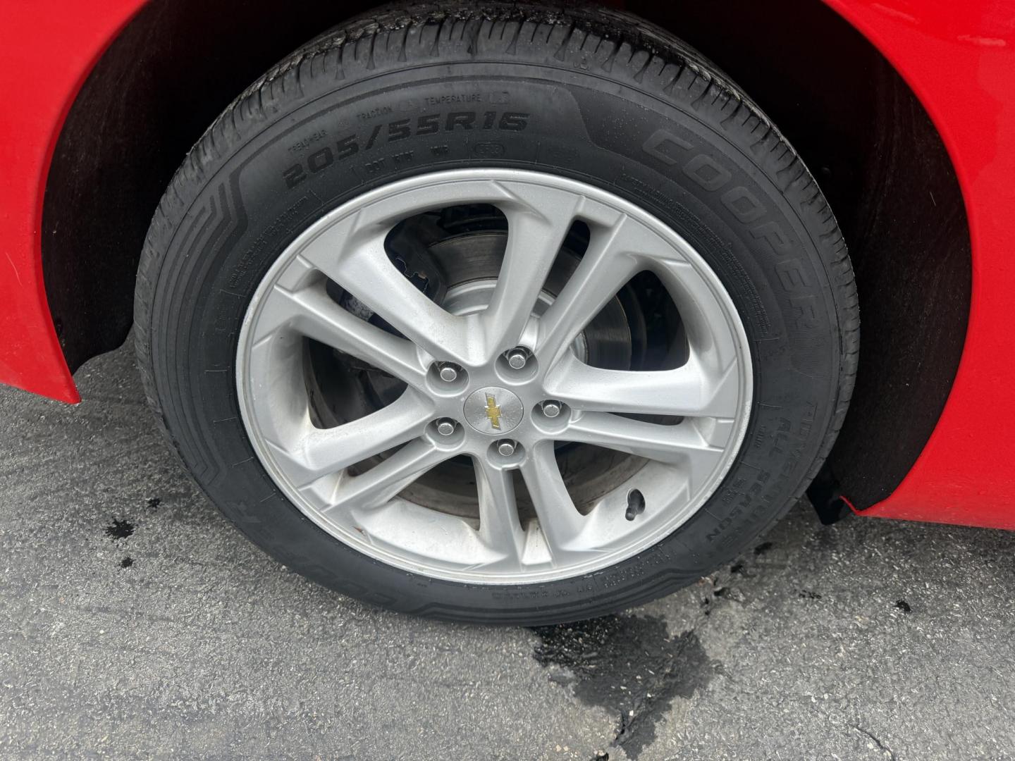 2017 Red /Black Chevrolet Cruze LT Auto (1G1BE5SM0H7) with an 1.4L I4 DOHC 16V TURBO engine, Automatic transmission, located at 547 E. Main St., Orwell, OH, 44076, (440) 437-5893, 41.535435, -80.847855 - Photo#6