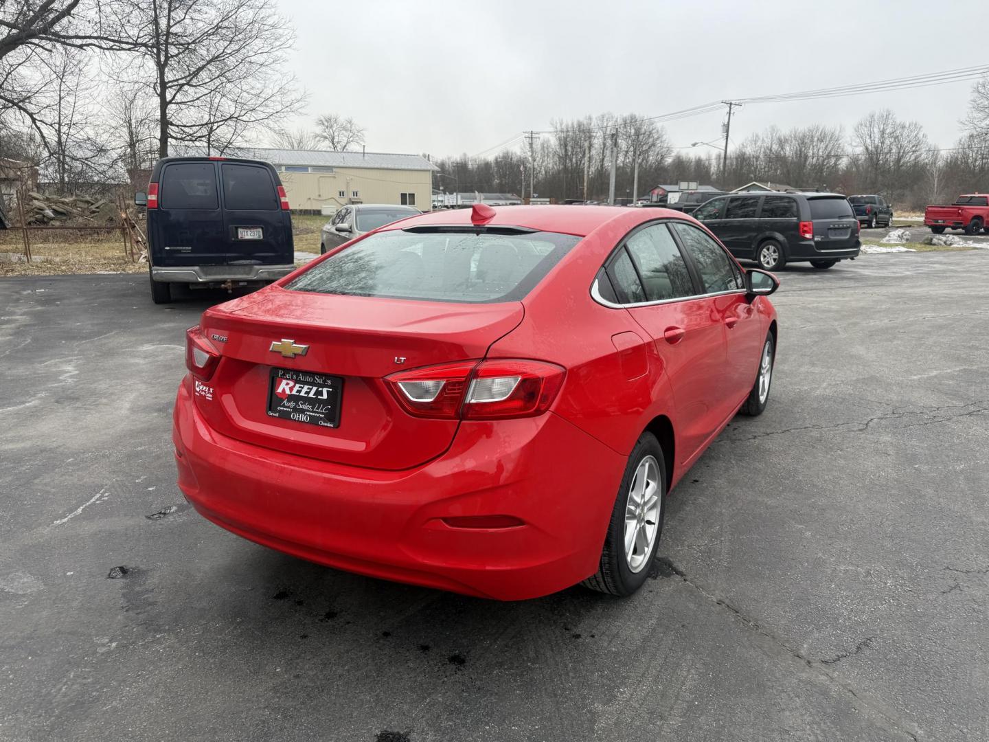 2017 Red /Black Chevrolet Cruze LT Auto (1G1BE5SM0H7) with an 1.4L I4 DOHC 16V TURBO engine, Automatic transmission, located at 547 E. Main St., Orwell, OH, 44076, (440) 437-5893, 41.535435, -80.847855 - Photo#7