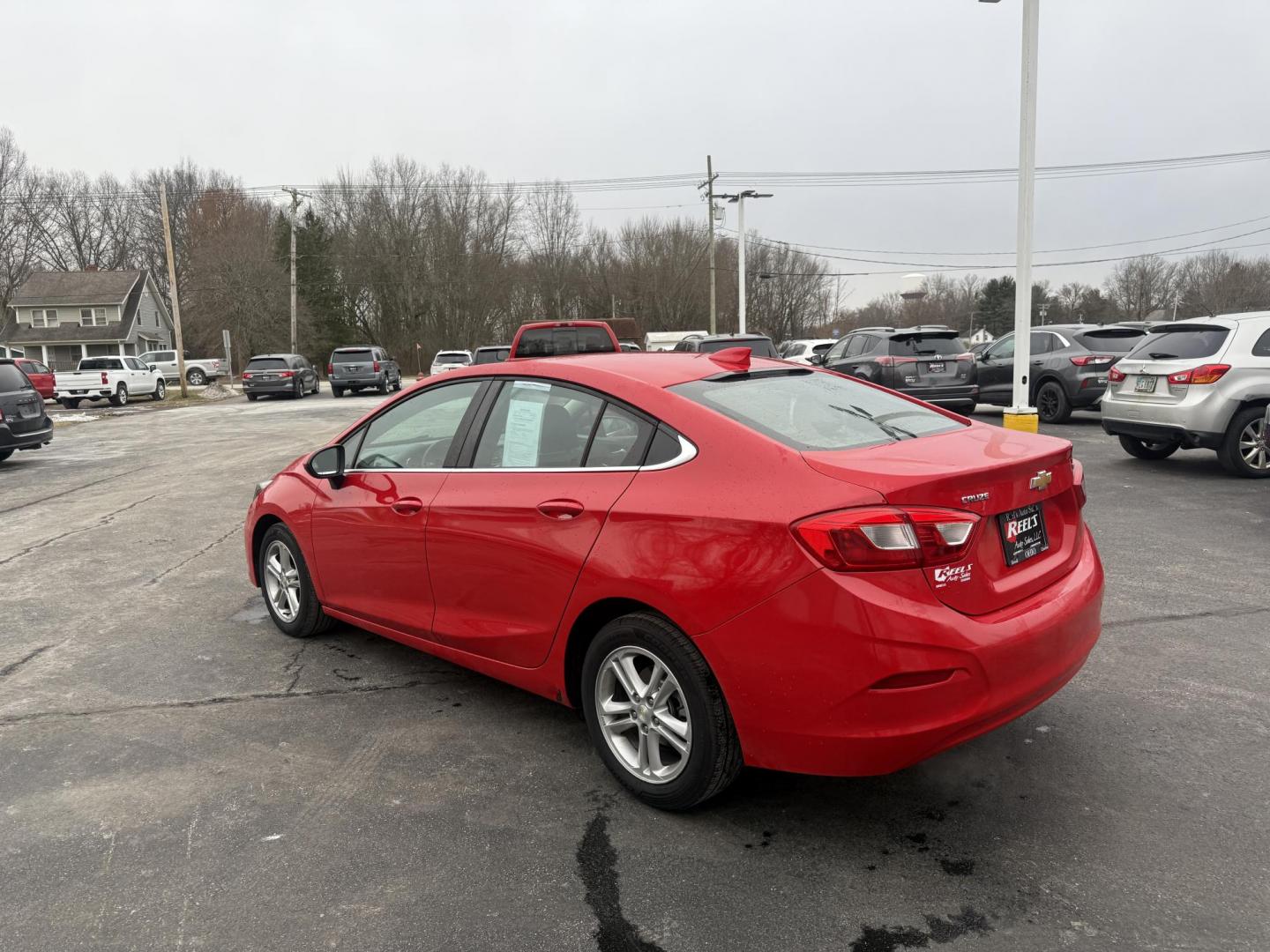 2017 Red /Black Chevrolet Cruze LT Auto (1G1BE5SM0H7) with an 1.4L I4 DOHC 16V TURBO engine, Automatic transmission, located at 547 E. Main St., Orwell, OH, 44076, (440) 437-5893, 41.535435, -80.847855 - Photo#10