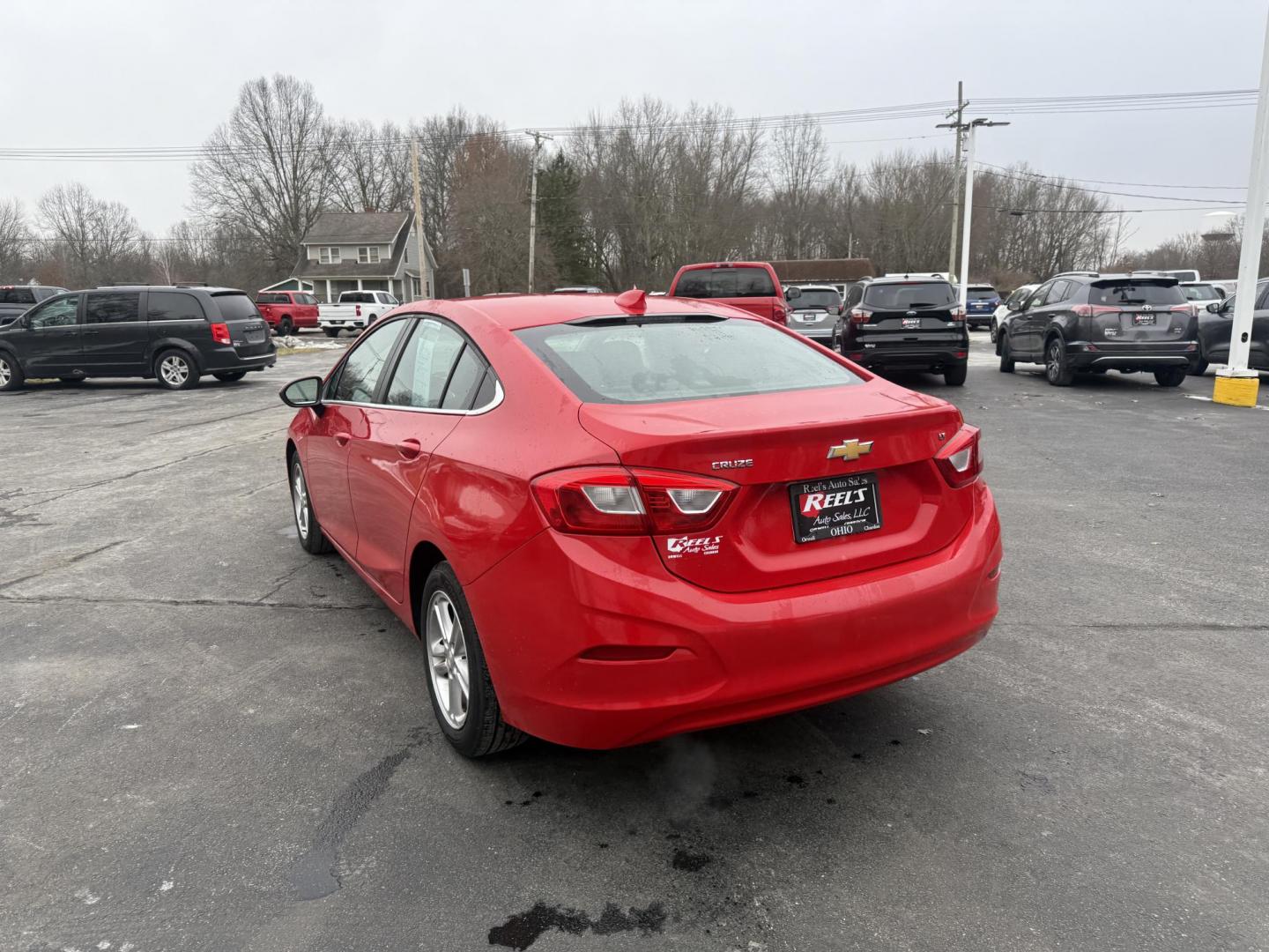 2017 Red /Black Chevrolet Cruze LT Auto (1G1BE5SM0H7) with an 1.4L I4 DOHC 16V TURBO engine, Automatic transmission, located at 547 E. Main St., Orwell, OH, 44076, (440) 437-5893, 41.535435, -80.847855 - Photo#9