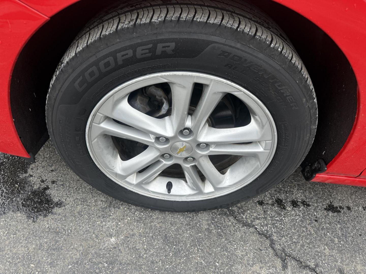 2017 Red /Black Chevrolet Cruze LT Auto (1G1BE5SM0H7) with an 1.4L I4 DOHC 16V TURBO engine, Automatic transmission, located at 547 E. Main St., Orwell, OH, 44076, (440) 437-5893, 41.535435, -80.847855 - Photo#12