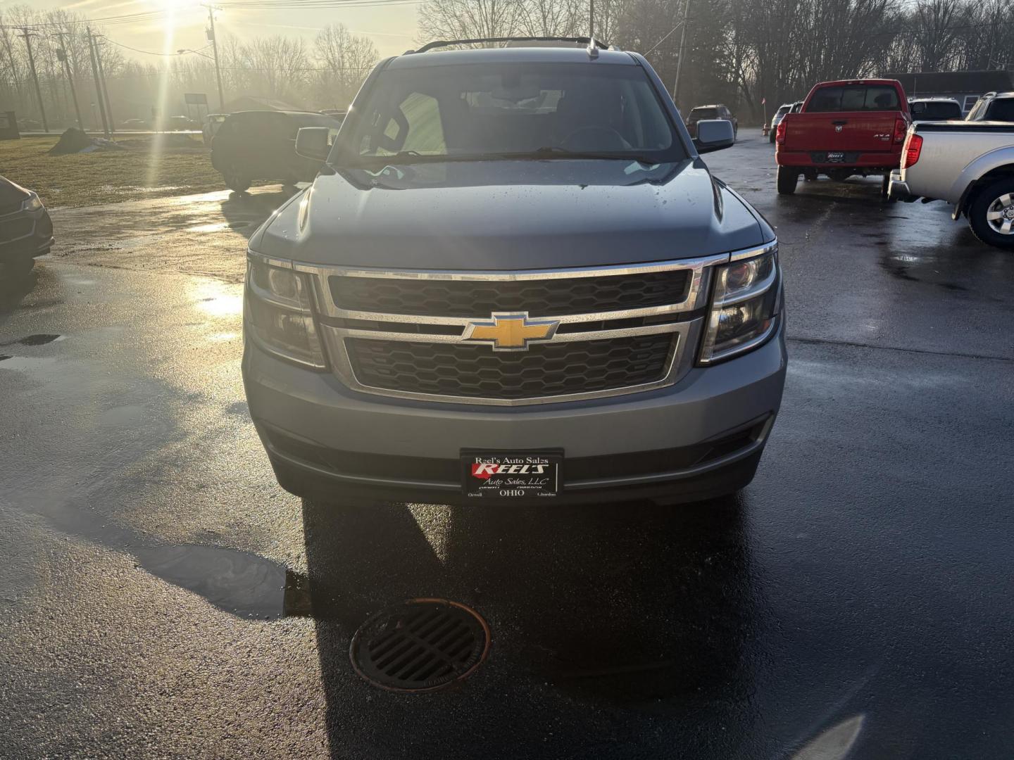 2016 Gray /Black Chevrolet Suburban LS 4WD (1GNSKGEC5GR) with an 5.3L V8 OHV 16V engine, Automatic transmission, located at 547 E. Main St., Orwell, OH, 44076, (440) 437-5893, 41.535435, -80.847855 - 2016 Chevrolet Suburban LS 4WD – Ultimate Space, Power, and Family Comfort Take command of every journey with this 2016 Chevrolet Suburban LS 4WD—a full-size SUV that delivers space, performance, and modern technology for the whole family. Under the hood, the robust 5.3L EcoTec3 V8 engine and - Photo#1