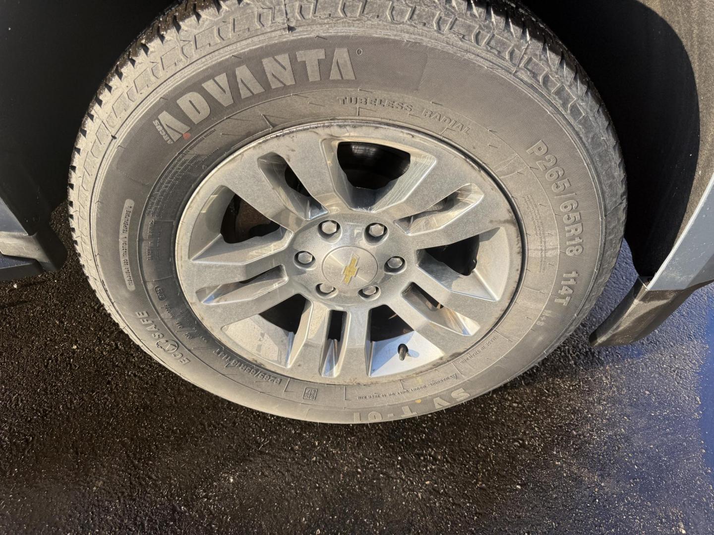 2016 Gray /Black Chevrolet Suburban LS 4WD (1GNSKGEC5GR) with an 5.3L V8 OHV 16V engine, Automatic transmission, located at 547 E. Main St., Orwell, OH, 44076, (440) 437-5893, 41.535435, -80.847855 - 2016 Chevrolet Suburban LS 4WD – Ultimate Space, Power, and Family Comfort Take command of every journey with this 2016 Chevrolet Suburban LS 4WD—a full-size SUV that delivers space, performance, and modern technology for the whole family. Under the hood, the robust 5.3L EcoTec3 V8 engine and - Photo#3